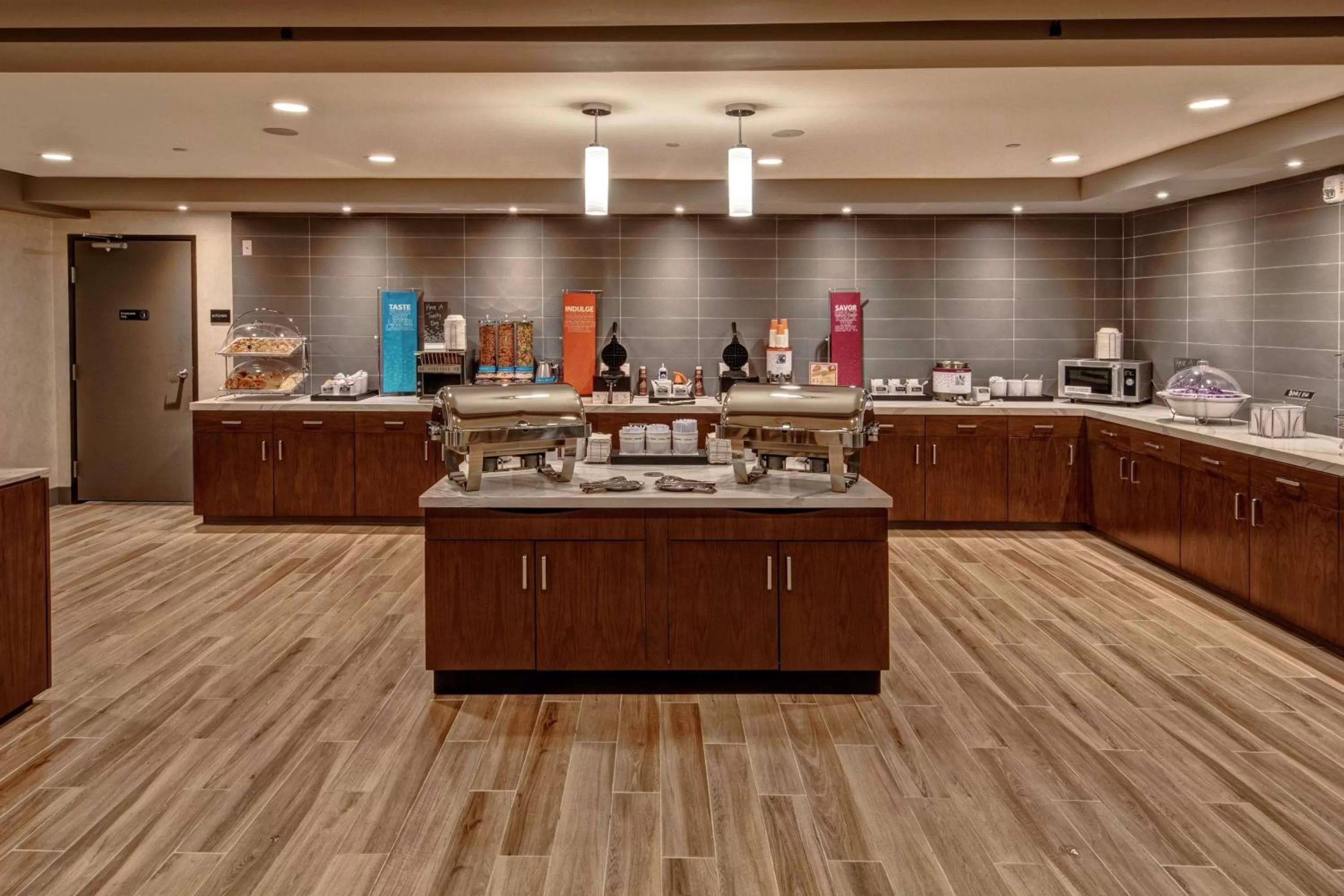 Breakfast in Hampton Inn Discovery Kingdom Napa Gateway