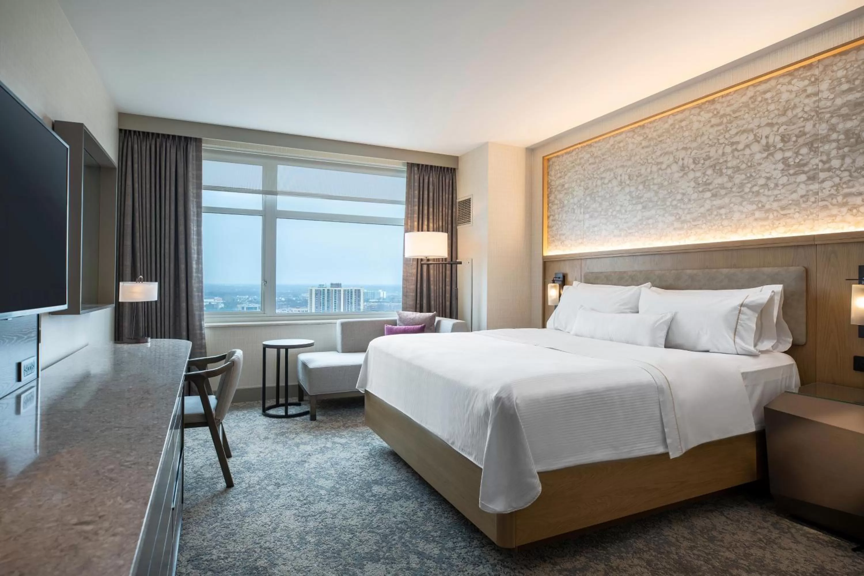 Photo of the whole room, Bed in The Westin Chicago Lombard