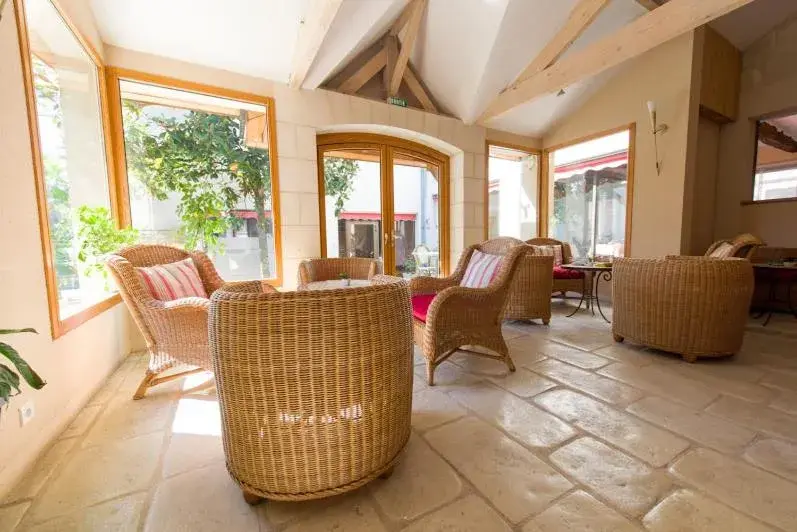 Communal lounge/ TV room, Seating Area in Hotel Val De Loire