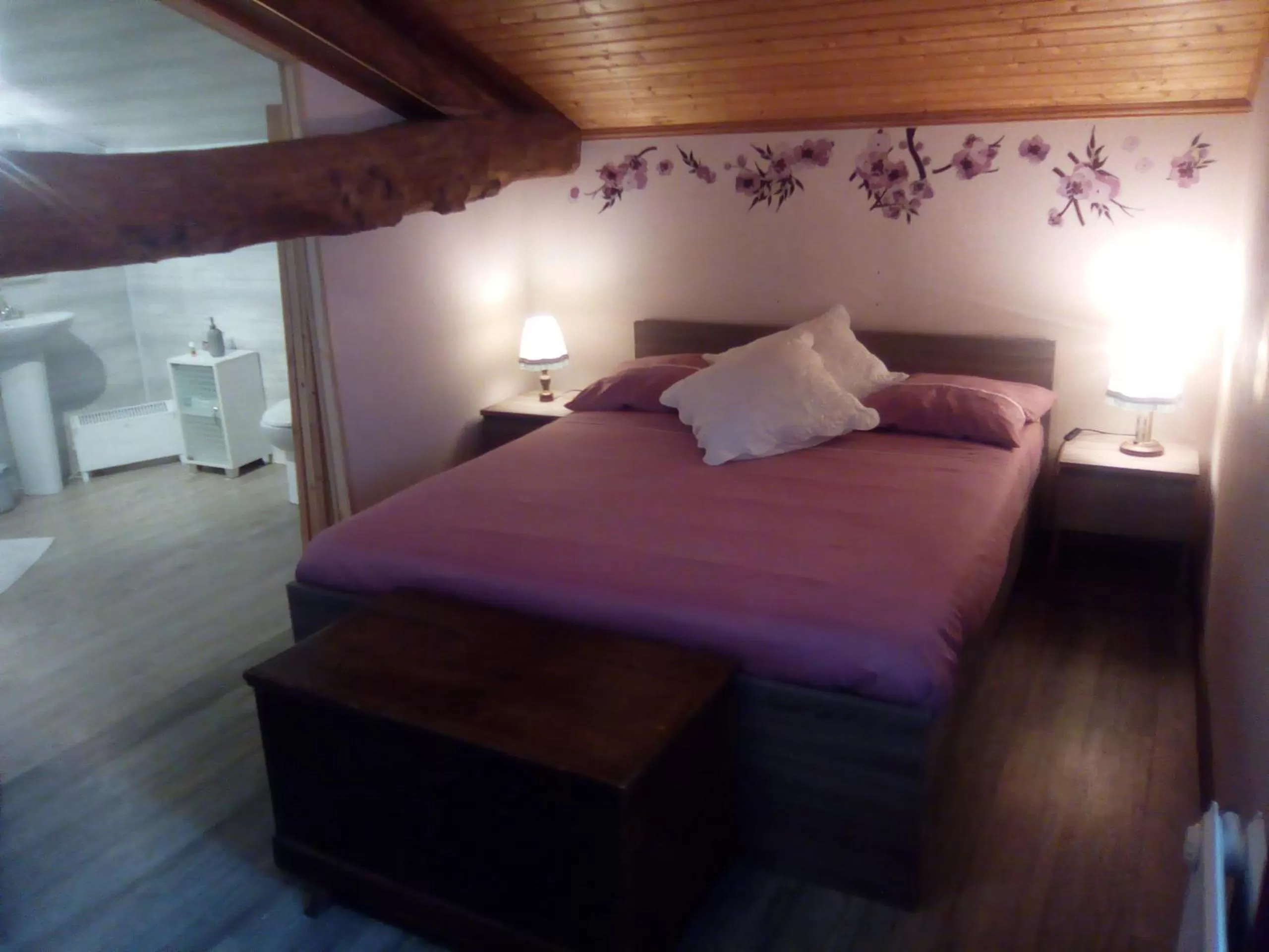 Bed in Manoir Le Cristal - Futuroscope a petit prix , grandes chambres familiales 5-6 personnes ,