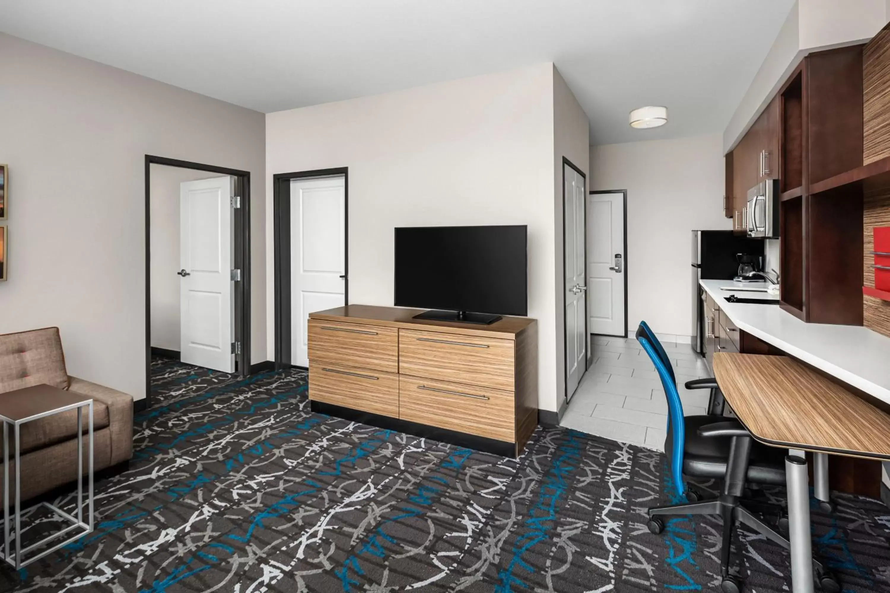 Living room, TV/Entertainment Center in TownePlace Suites by Marriott Big Spring