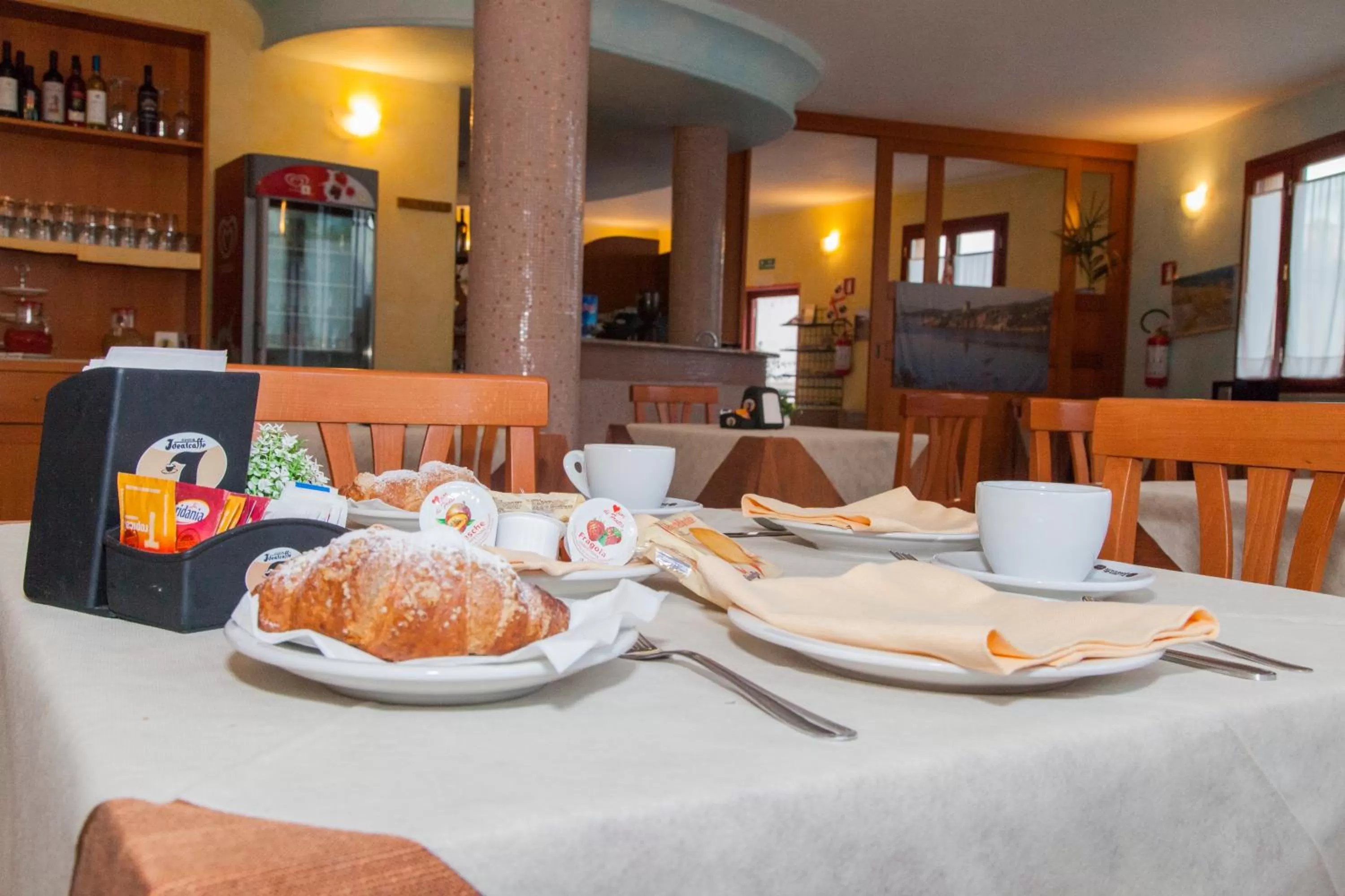 Restaurant/places to eat in Hotel Jasmine