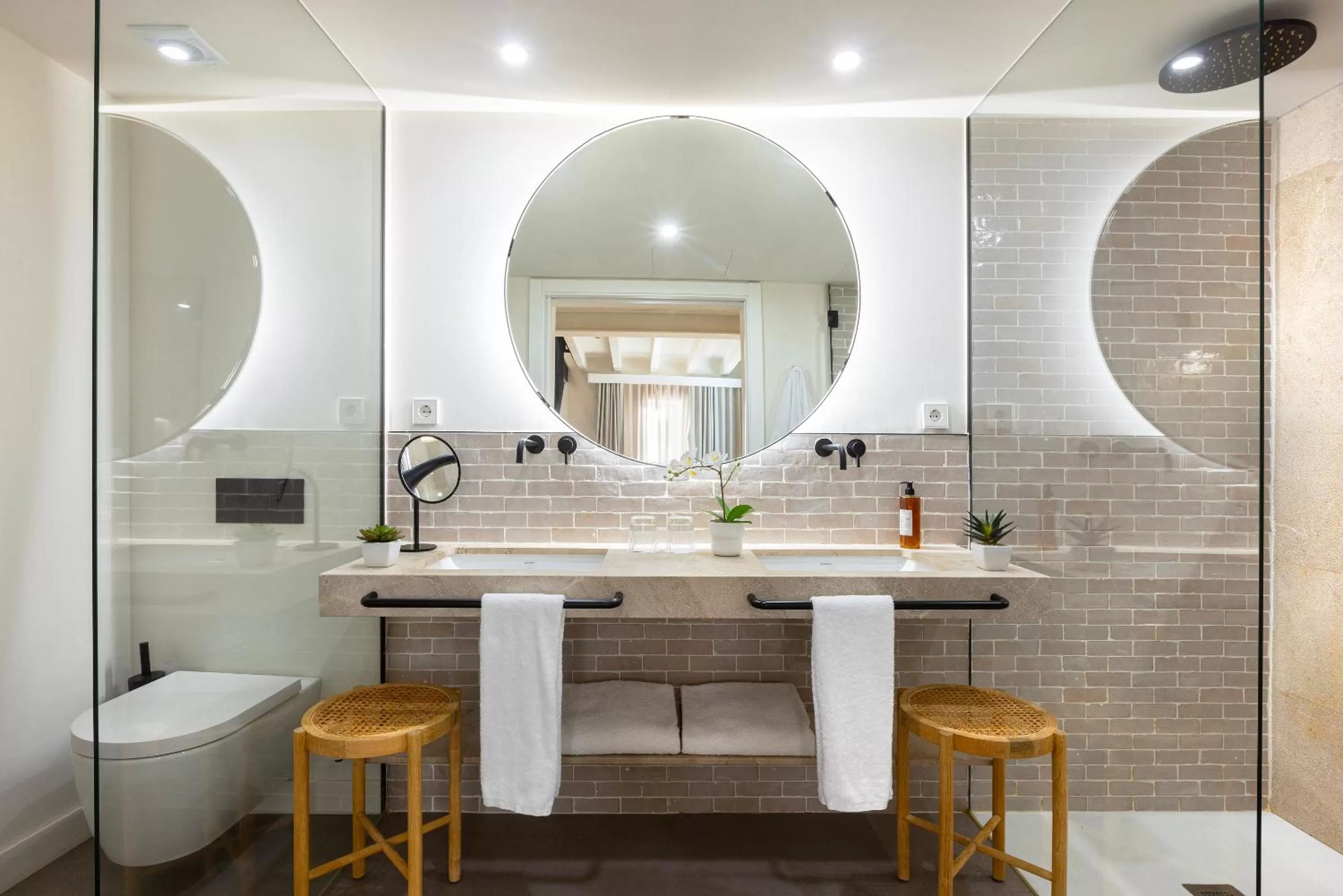 Shower in Samaritana Suites