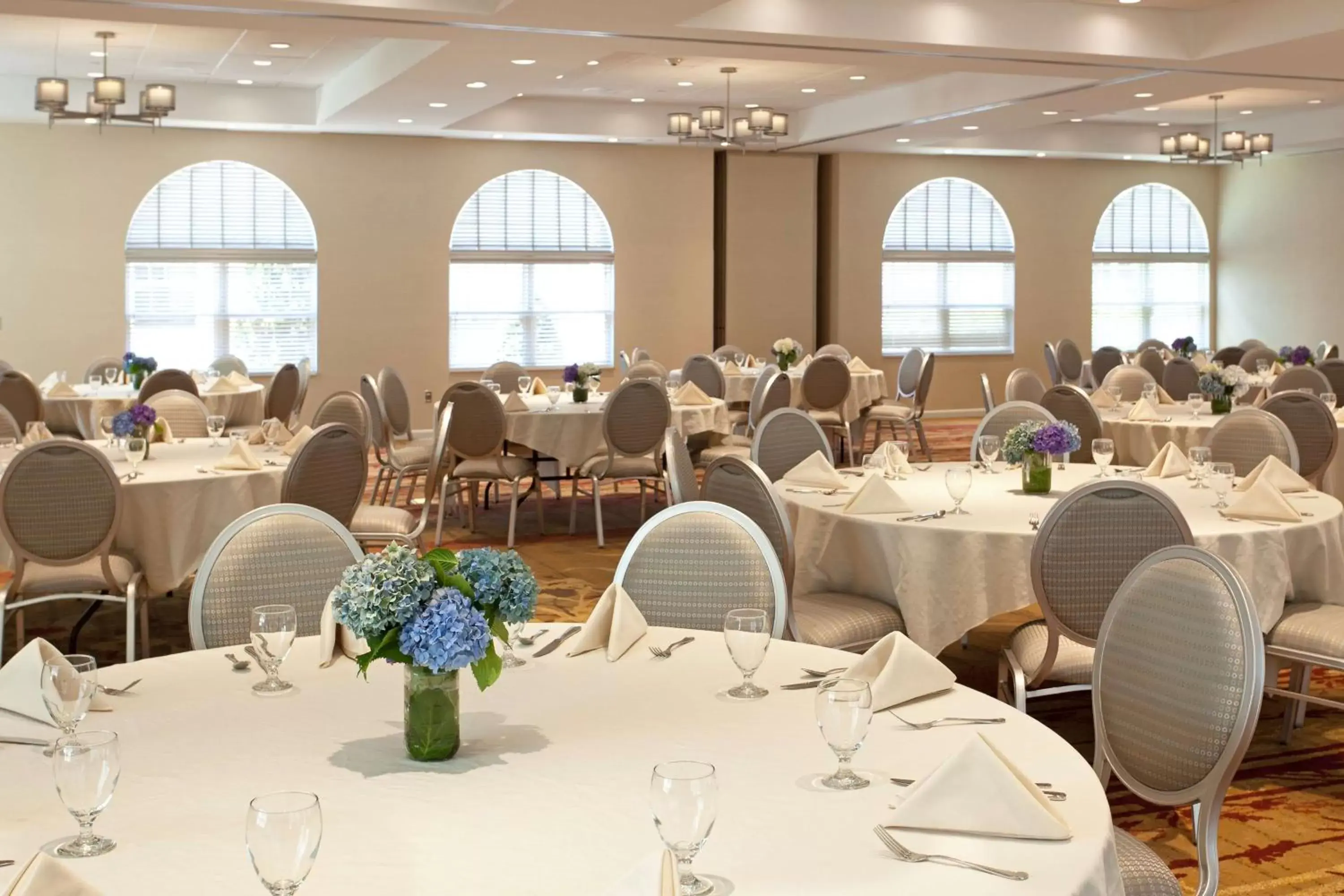 Meeting/conference room, Restaurant/Places to Eat in DoubleTree by Hilton Cape Cod - Hyannis