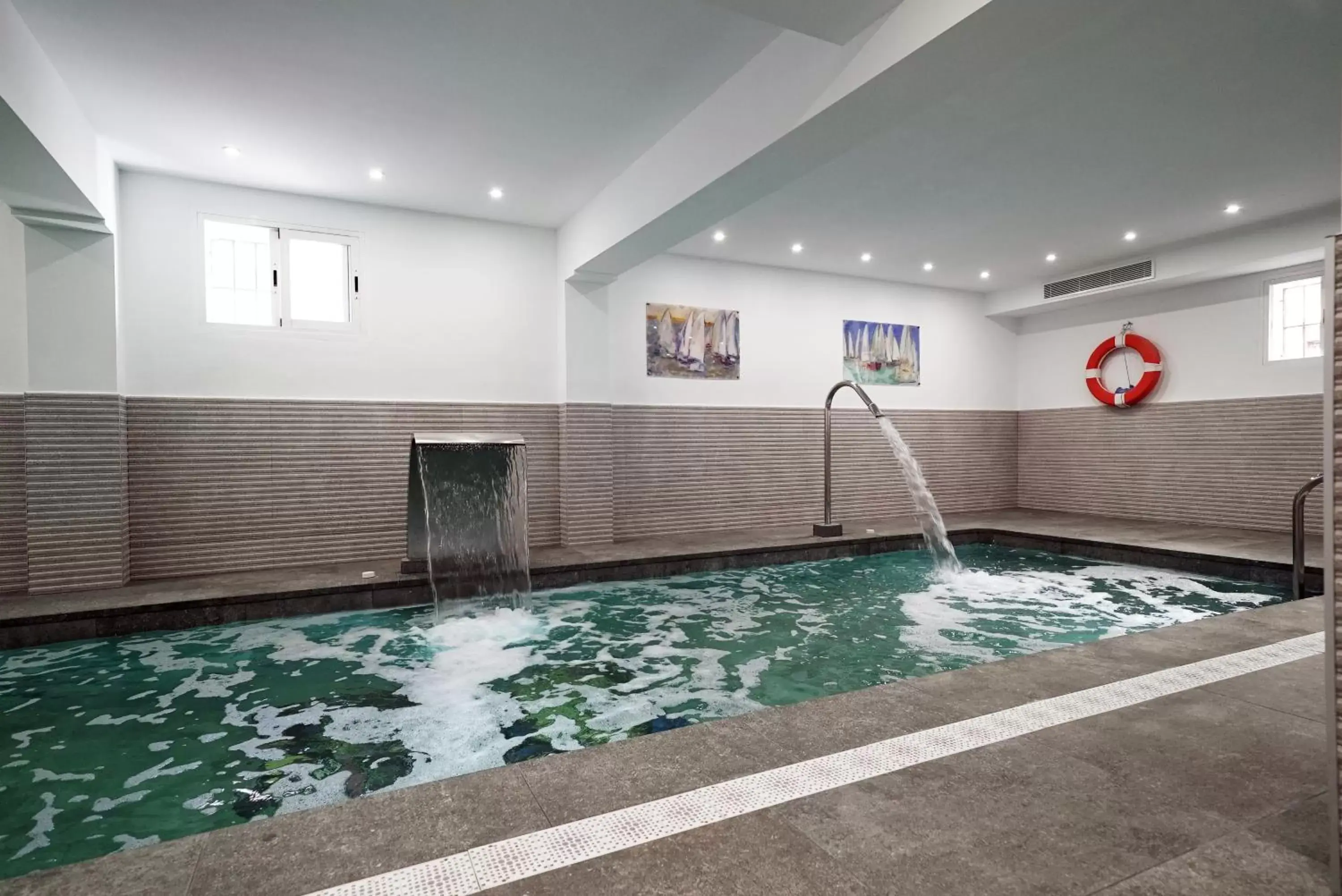 Swimming Pool in Hotel Artmadams