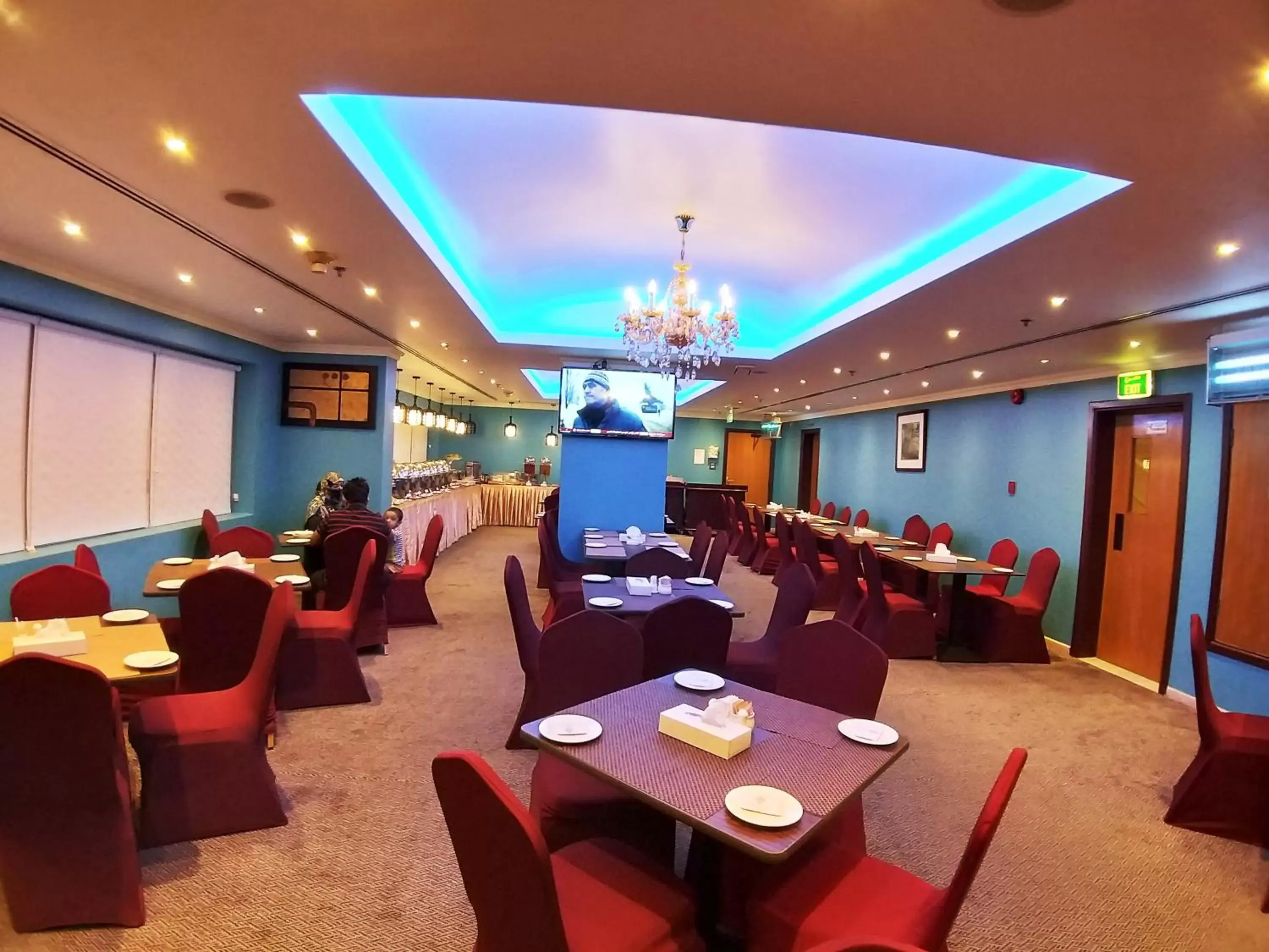 Restaurant/Places to Eat in Nejoum Al Emarat