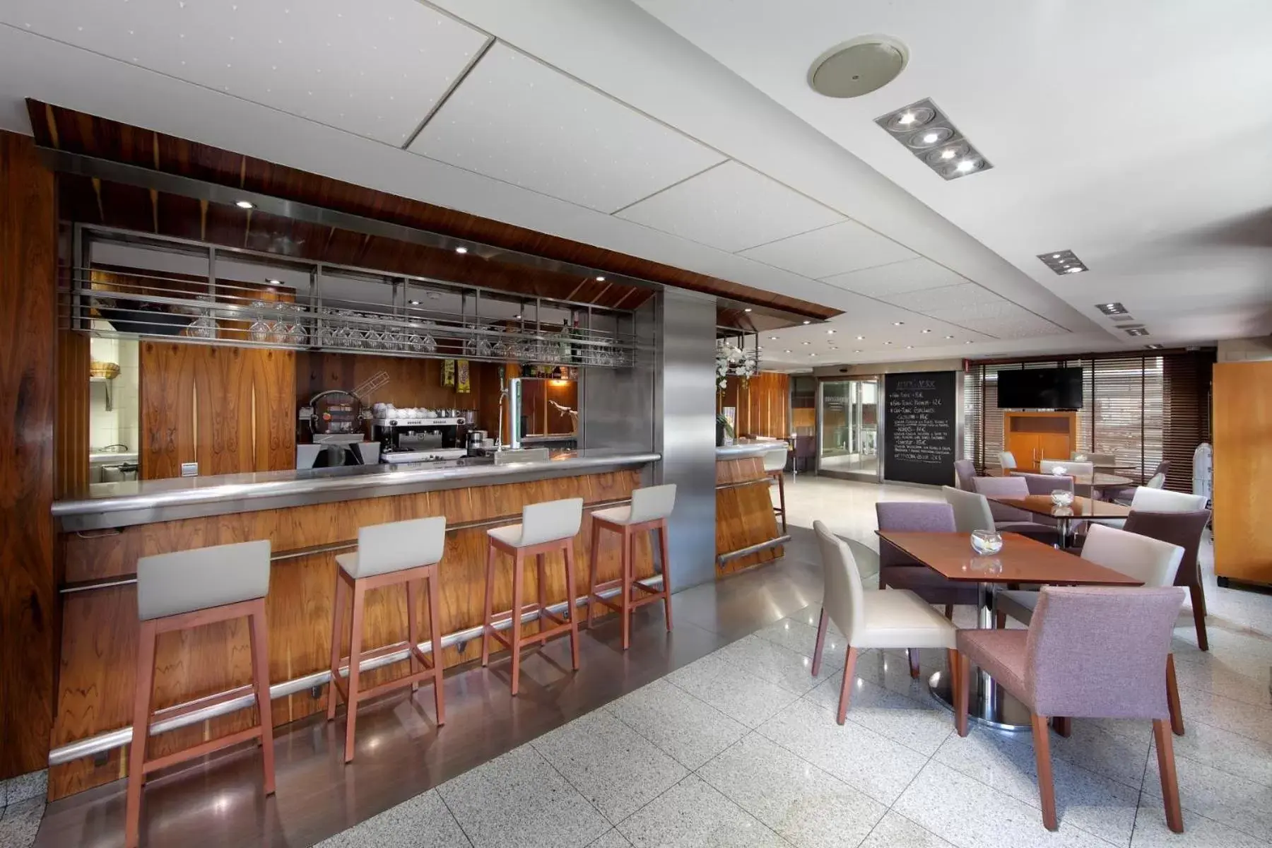 Lounge or bar in Exe Plaza Lounge or bar in Exe Plaza