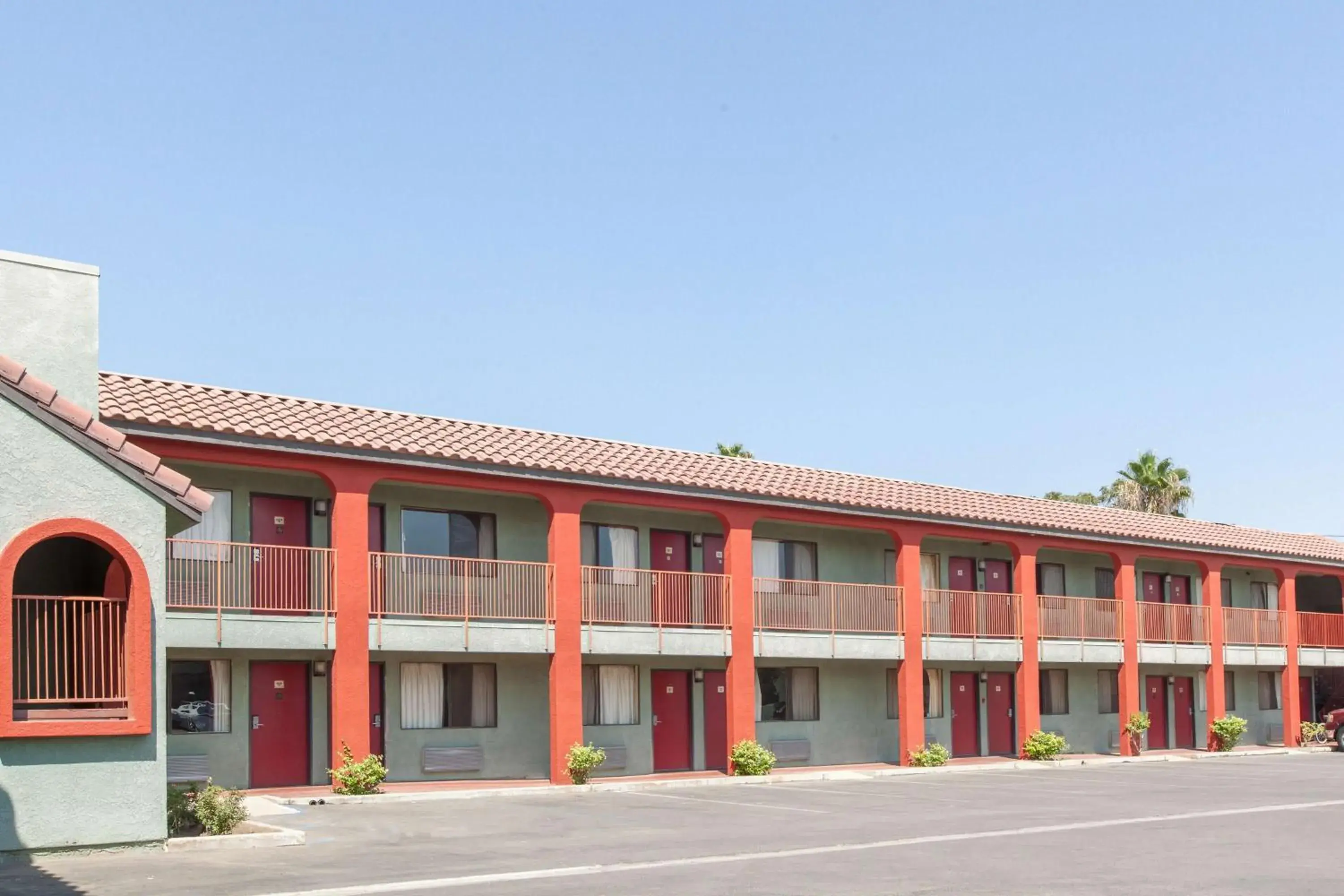 Property building, Facade/Entrance in America's Best Value Inn & Suites Bakersfield Central