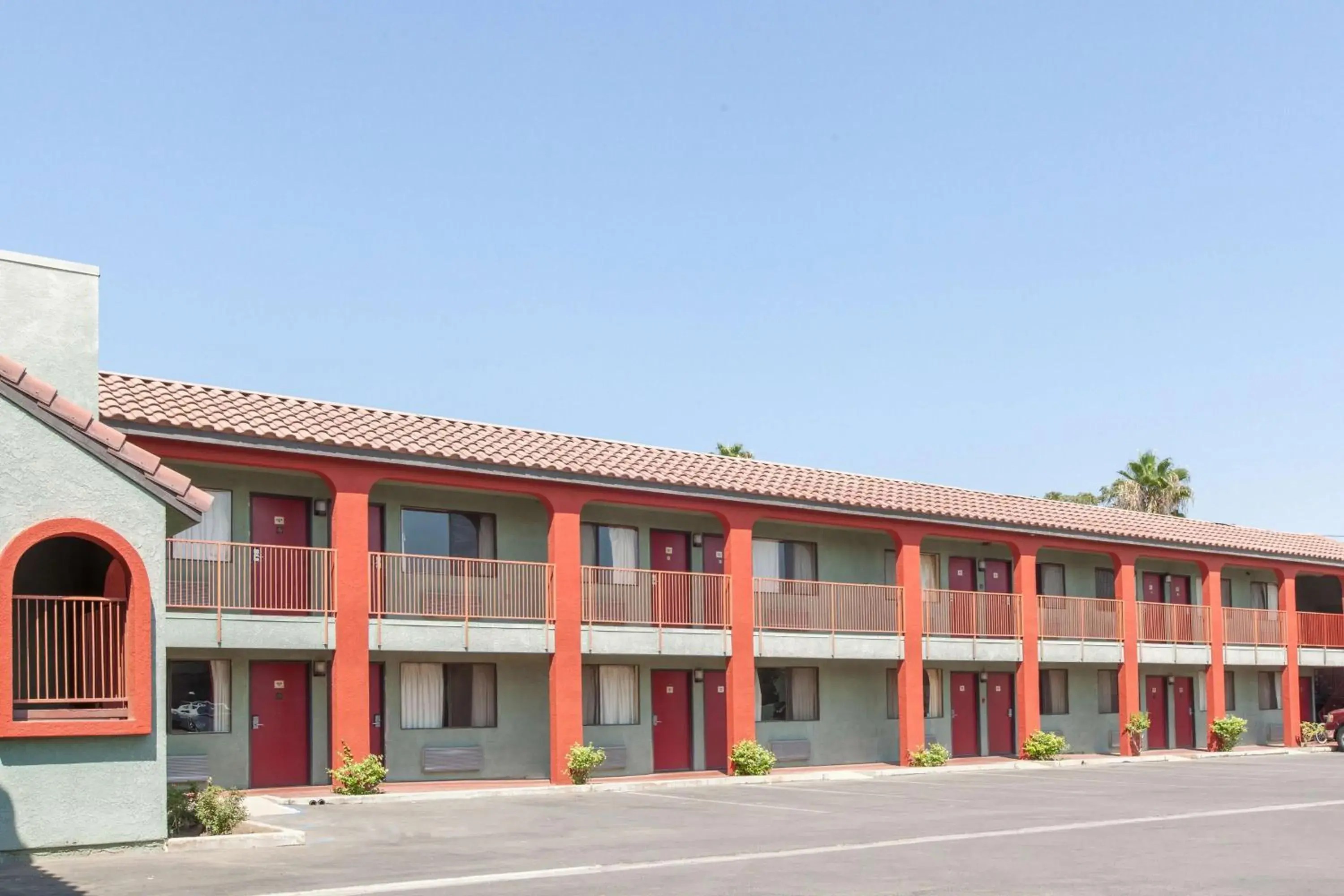 Property building in America's Best Value Inn & Suites Bakersfield Central Property building in America's Best Value Inn & Suites Bakersfield Central