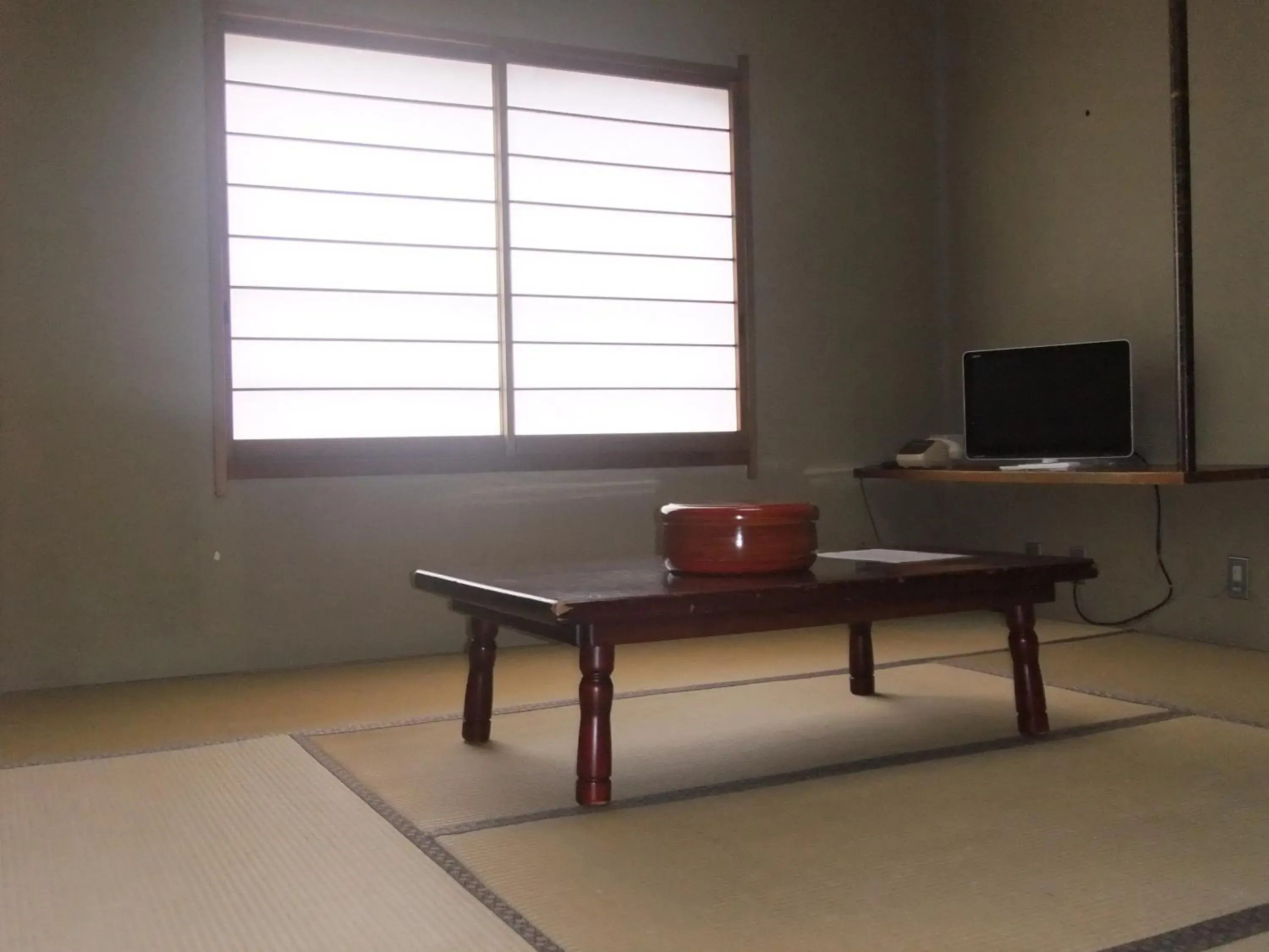 Photo of the whole room, TV/Entertainment Center in Kawaguchiko Station Inn