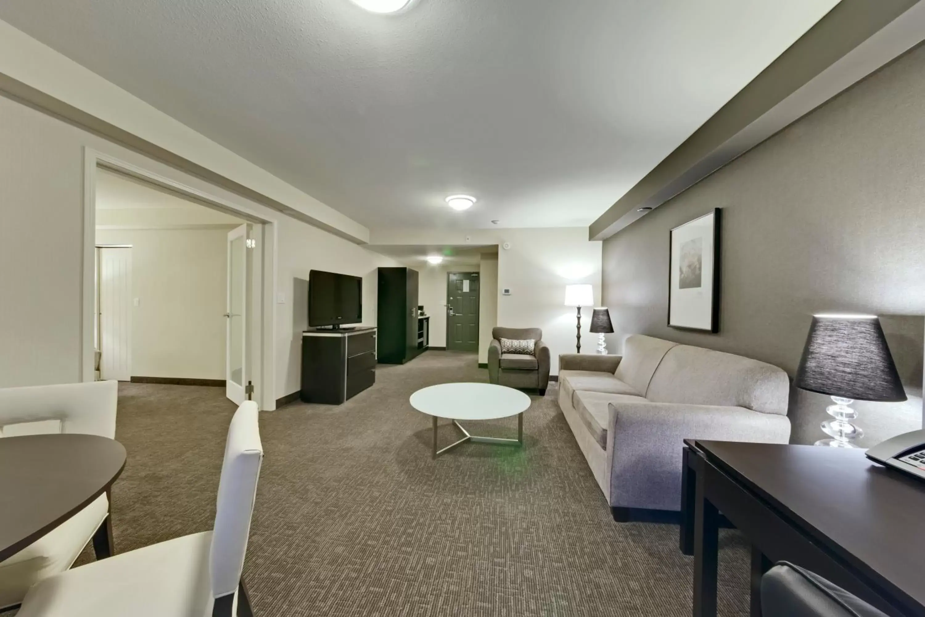 Living room, Seating Area in Coast Kamloops Hotel & Conference Centre