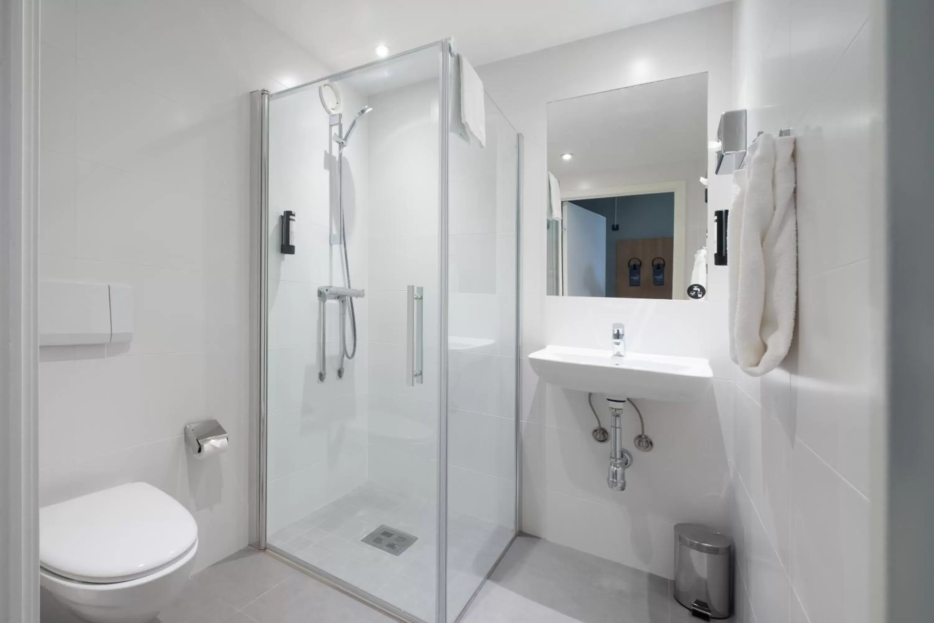Shower, Bathroom in Hotel Østerport