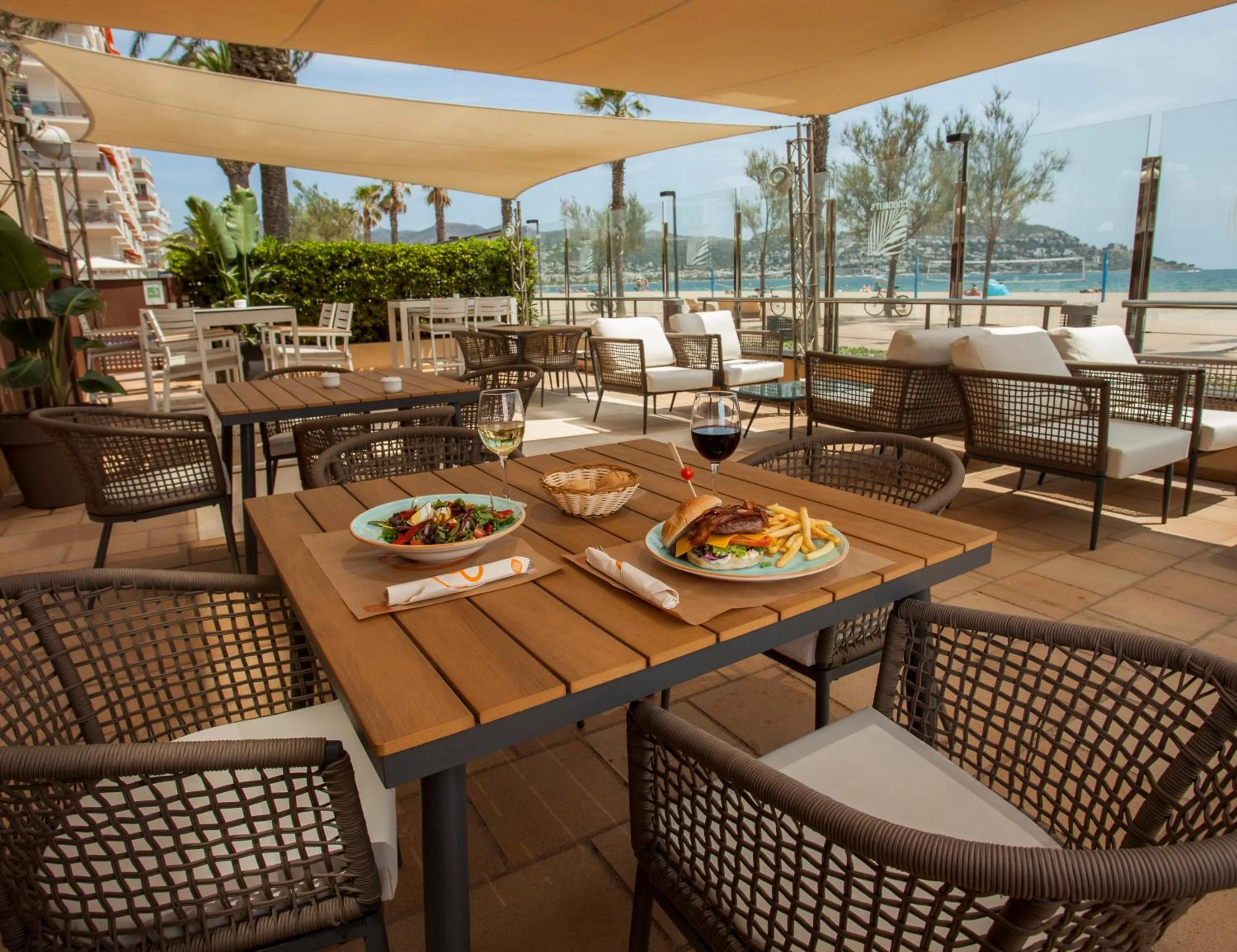 Patio in Hotel Monterrey Roses by Pierre & Vacances