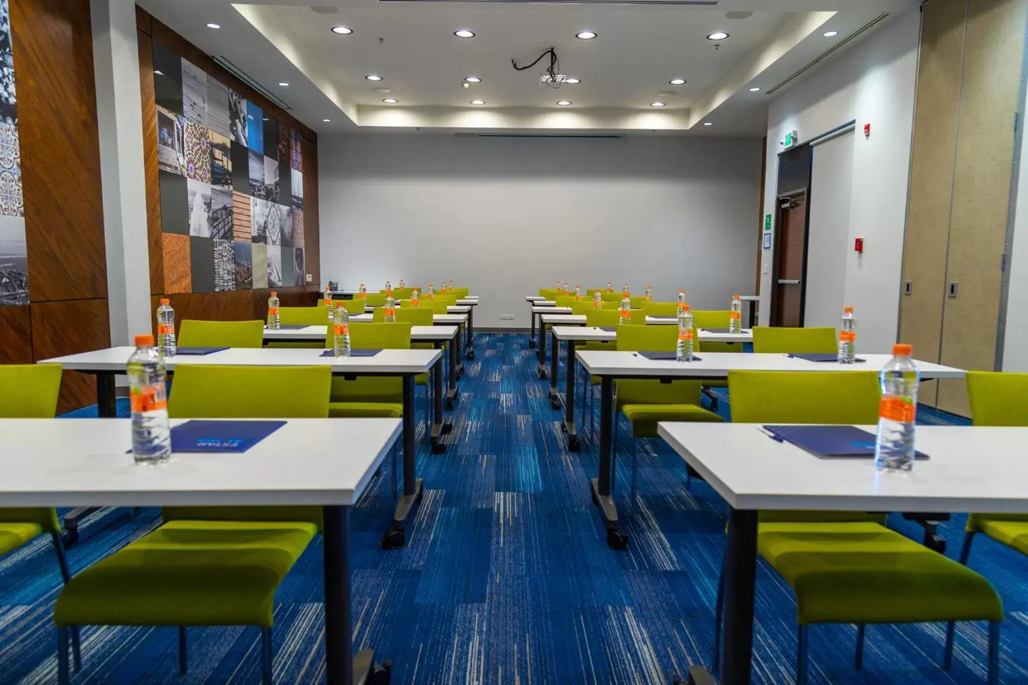 Meeting/conference room in Holiday Inn Express & Suites - Ensenada Centro, an IHG Hotel