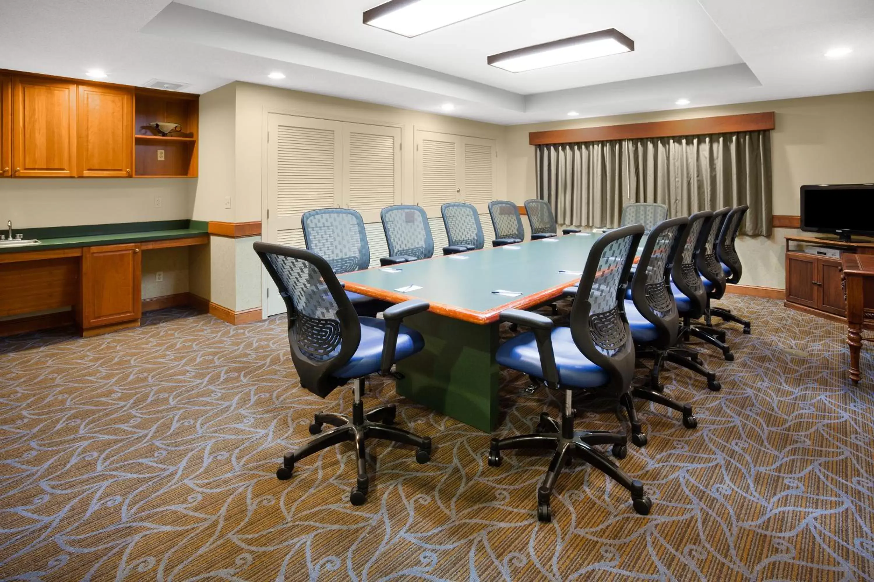 Meeting/conference room in AmericInn by Wyndham Chanhassen