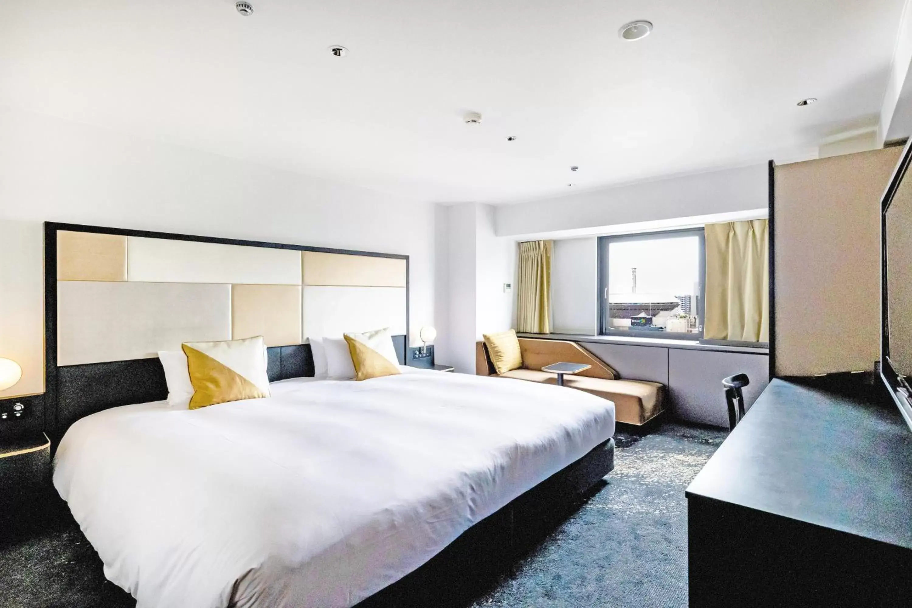 Cross Floor King Room with Club Lounge Access - Non-Smoking in Cross Hotel Osaka Cross Floor King Room with Club Lounge Access - Non-Smoking in Cross Hotel Osaka