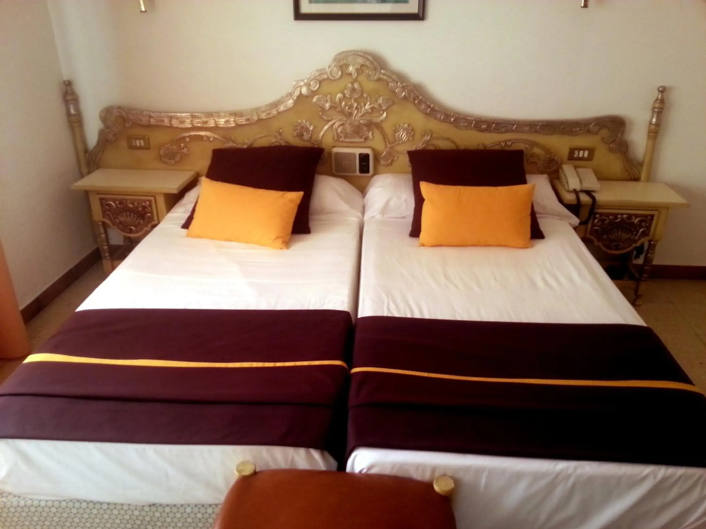 Bed in Hotel Hostal del Sol Bed in Hotel Hostal del Sol