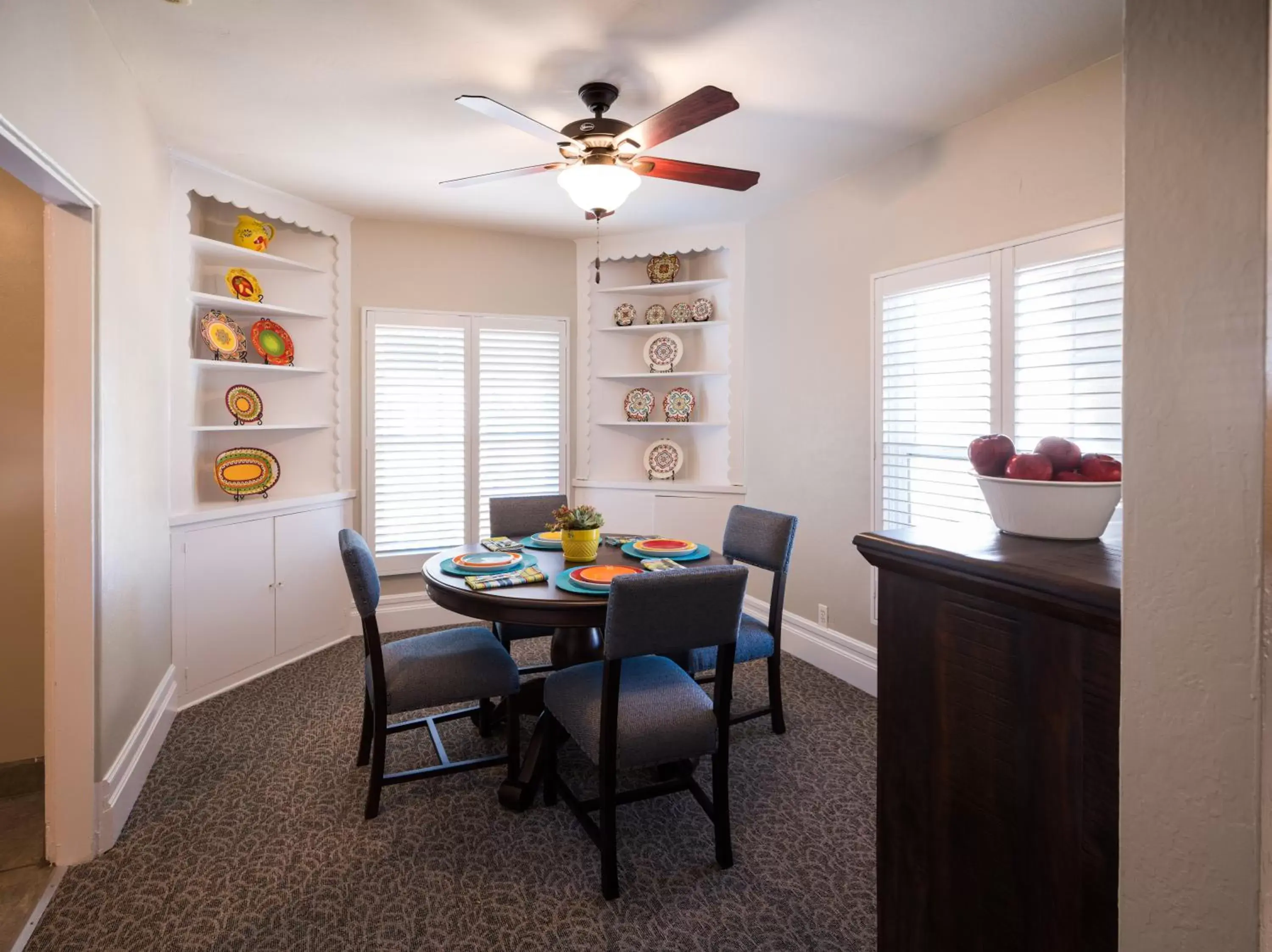 Seating area in El Cordova Seating area in El Cordova