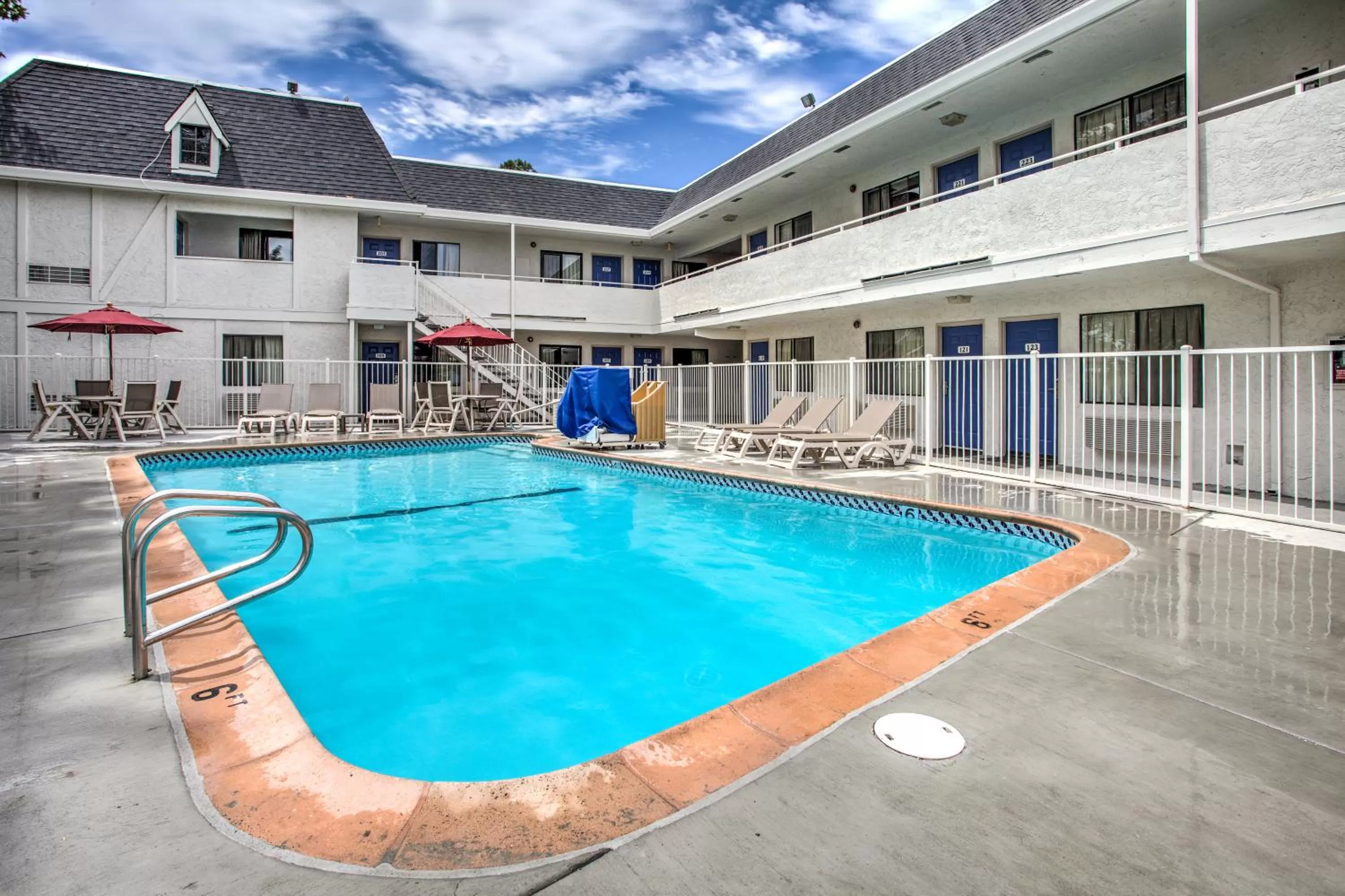 Swimming pool in Motel 6-Fairfield, CA - North