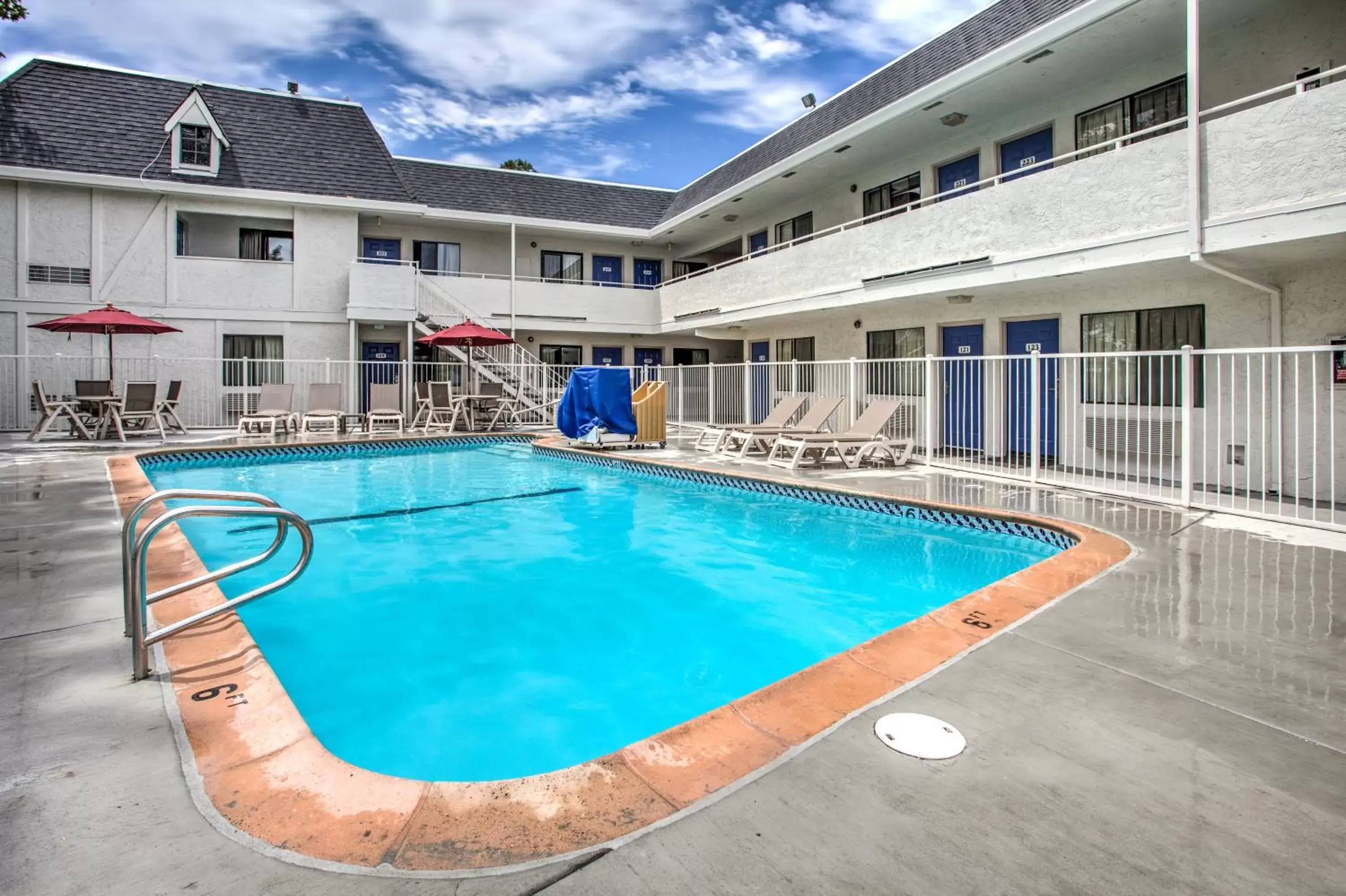 Swimming Pool in Motel 6-Fairfield, CA - North