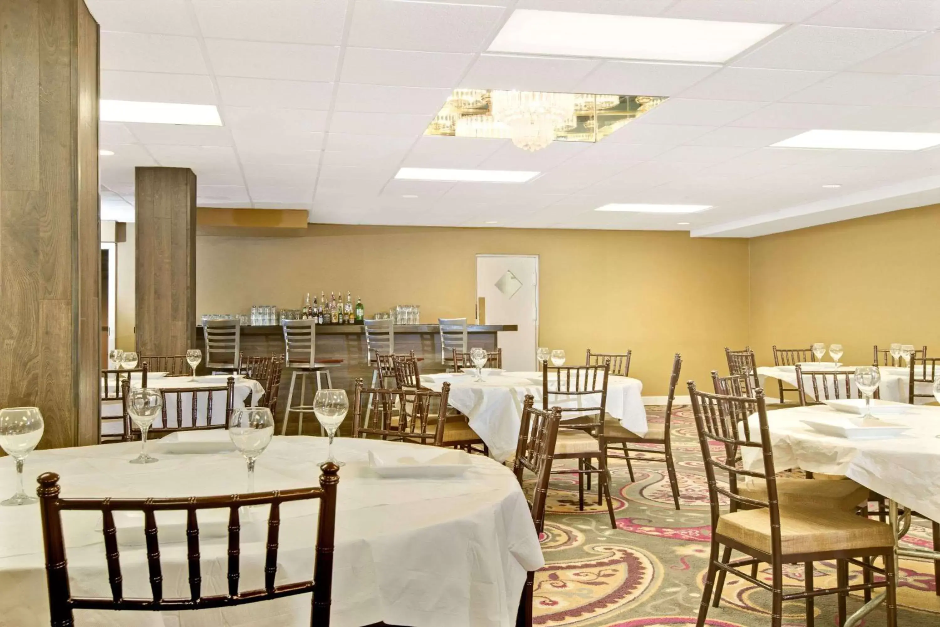 On site, Restaurant/Places to Eat in Days Inn by Wyndham Towson