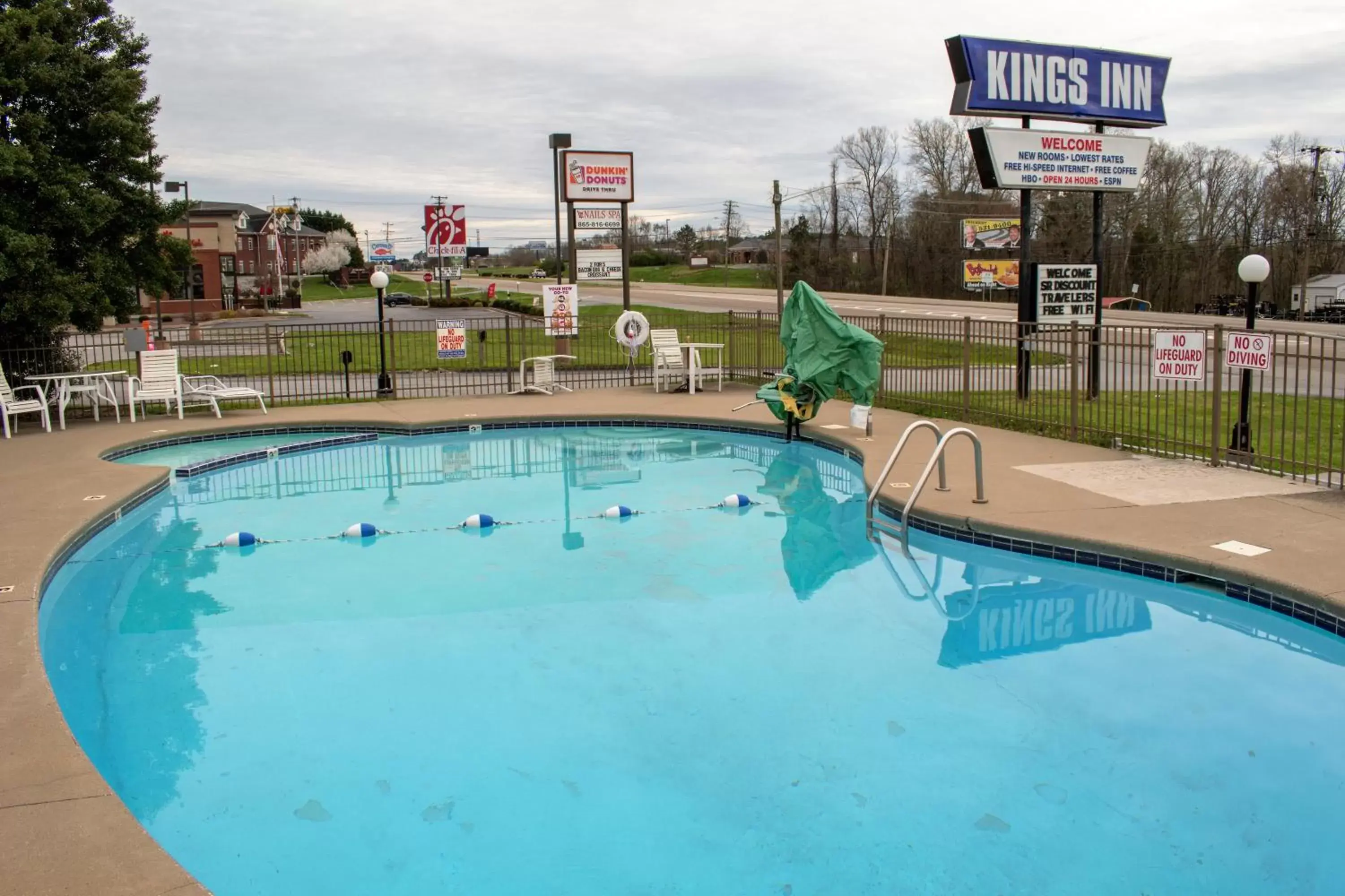 Property building, Swimming Pool in Kings Inn