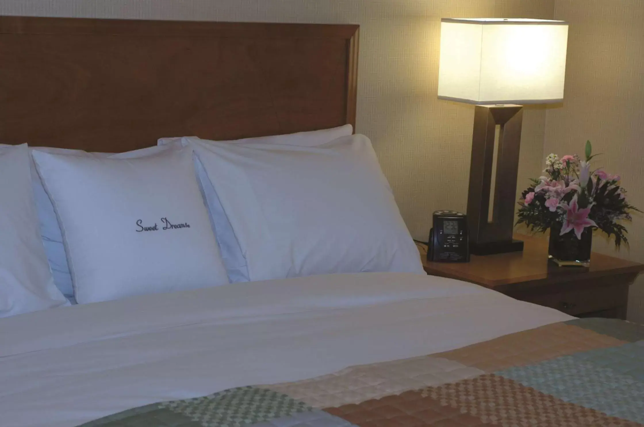 Bed in DoubleTree by Hilton Columbus/Worthington