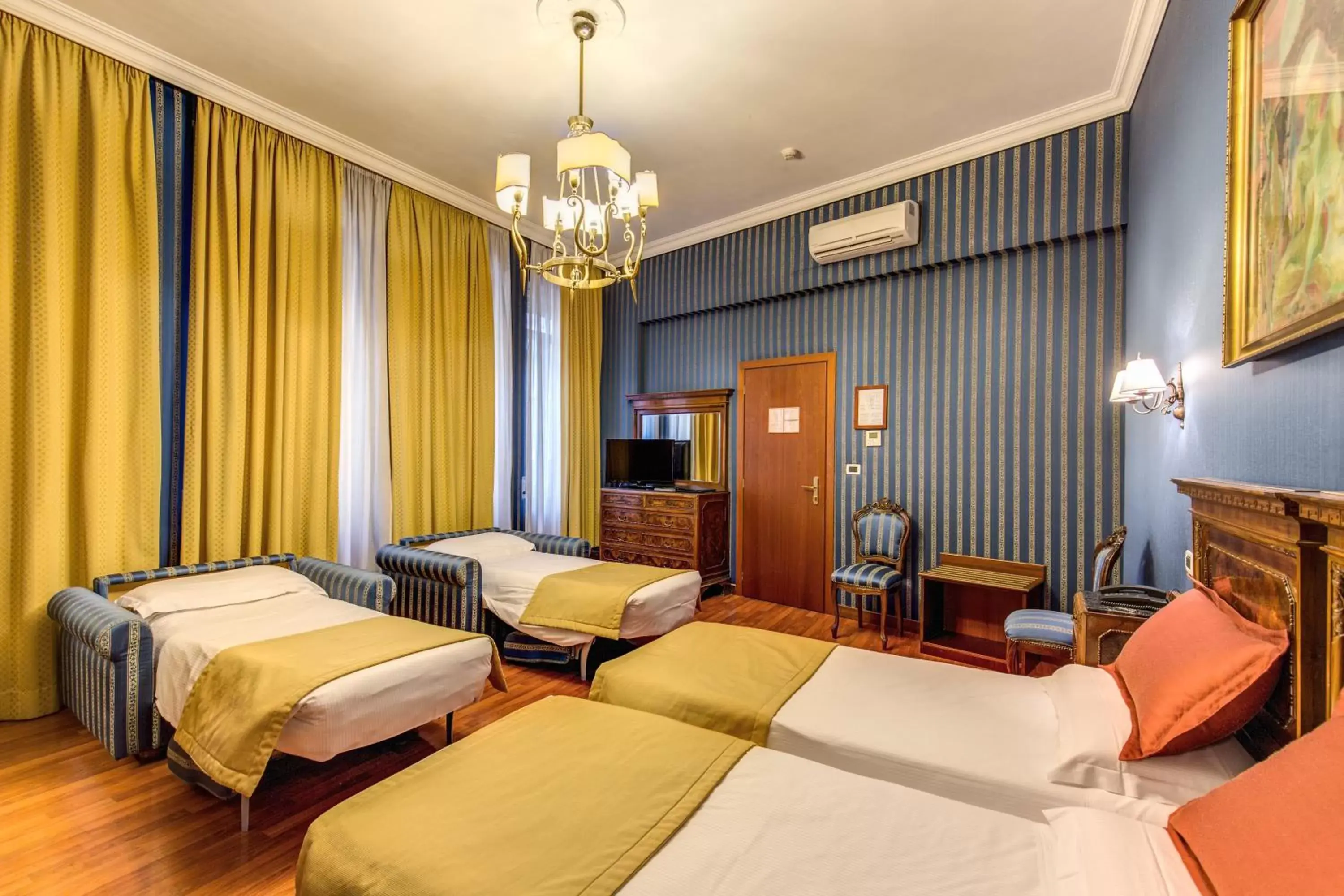 Bed in Hotel Impero