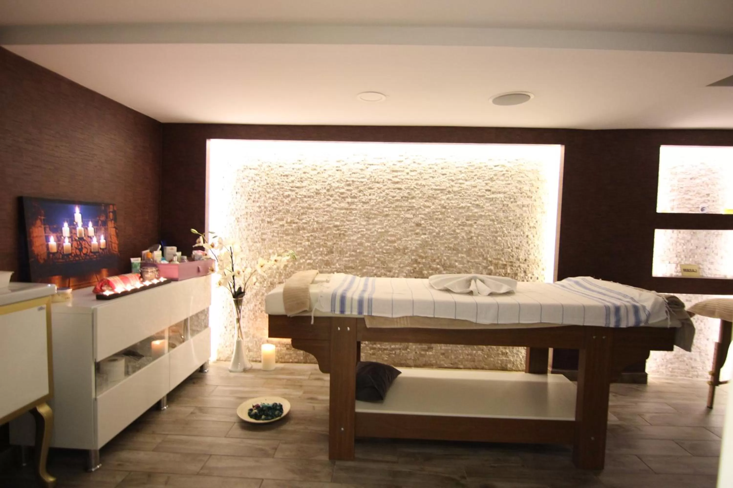 Spa and wellness centre/facilities, Bed in Diamond Royal Hotel