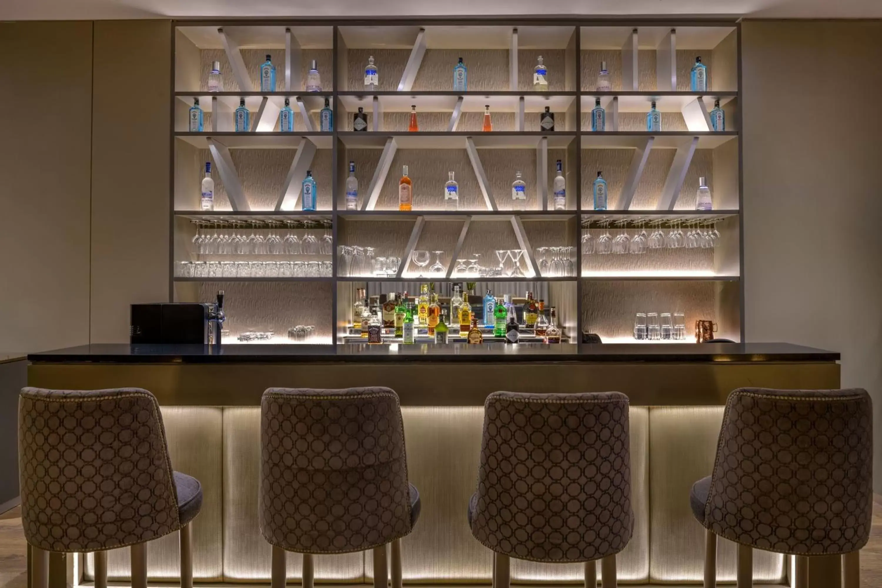 Lounge or bar in AC Hotel by Marriott Pisa