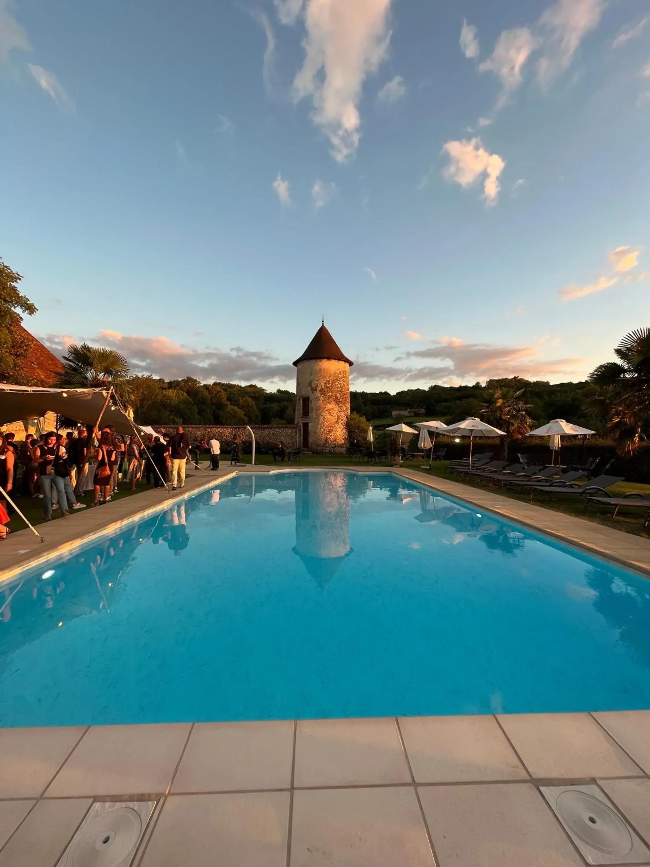 Property building, Swimming Pool in Les Dépendances de Chapeau Cornu