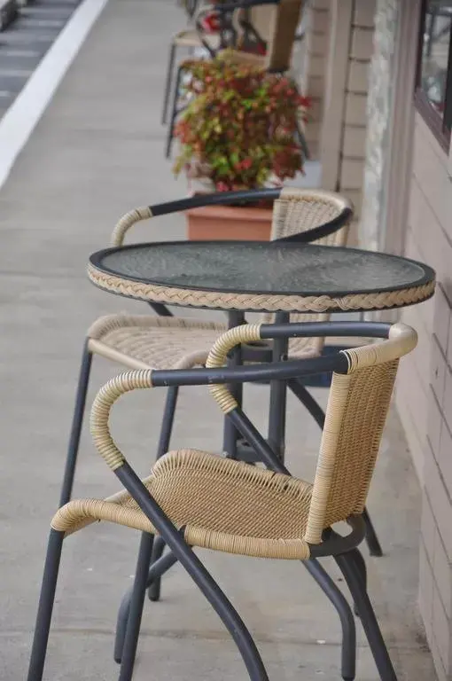 Patio in Edinburgh Motor Inn