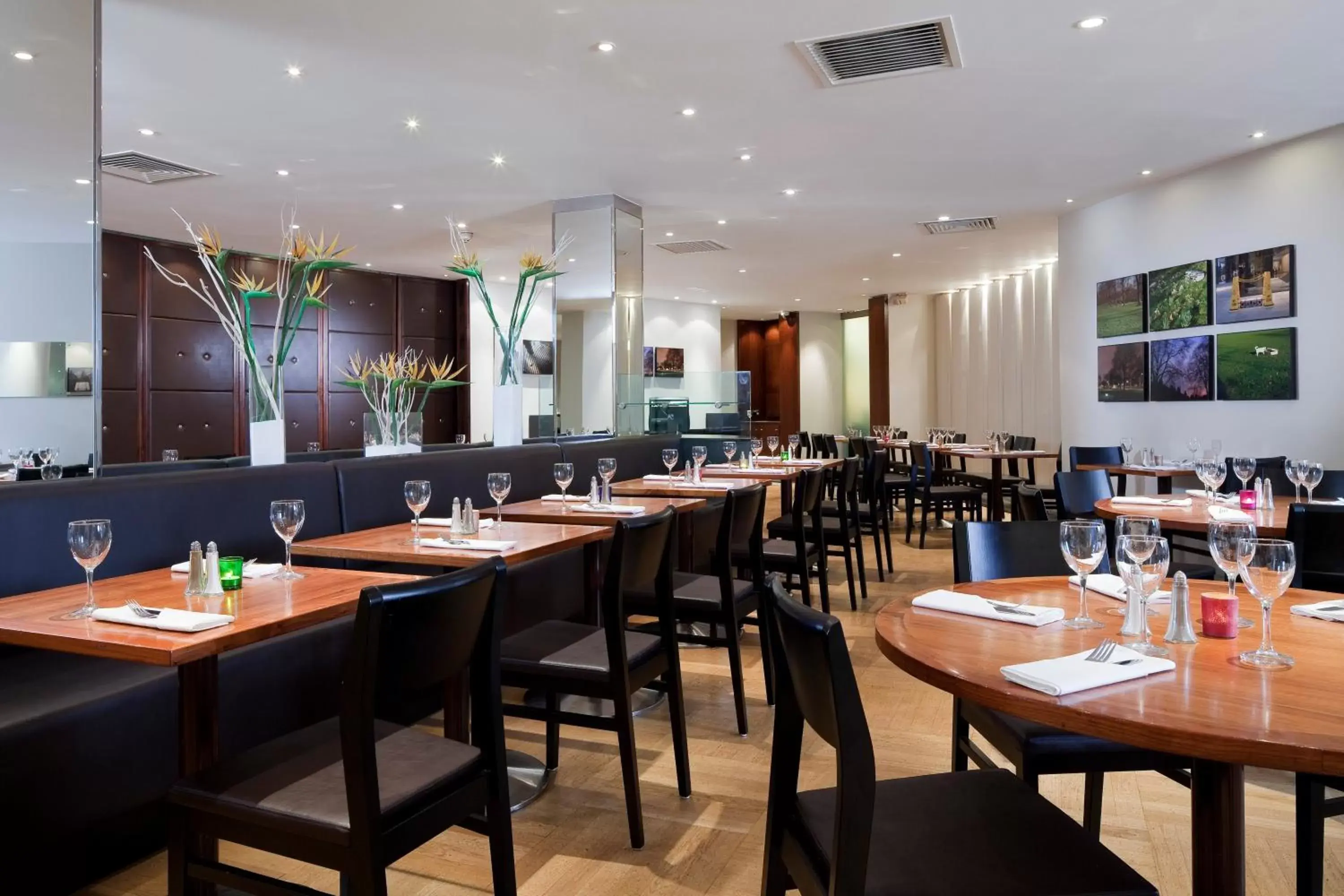 Breakfast, Restaurant/Places to Eat in Holiday Inn London Bloomsbury, an IHG Hotel