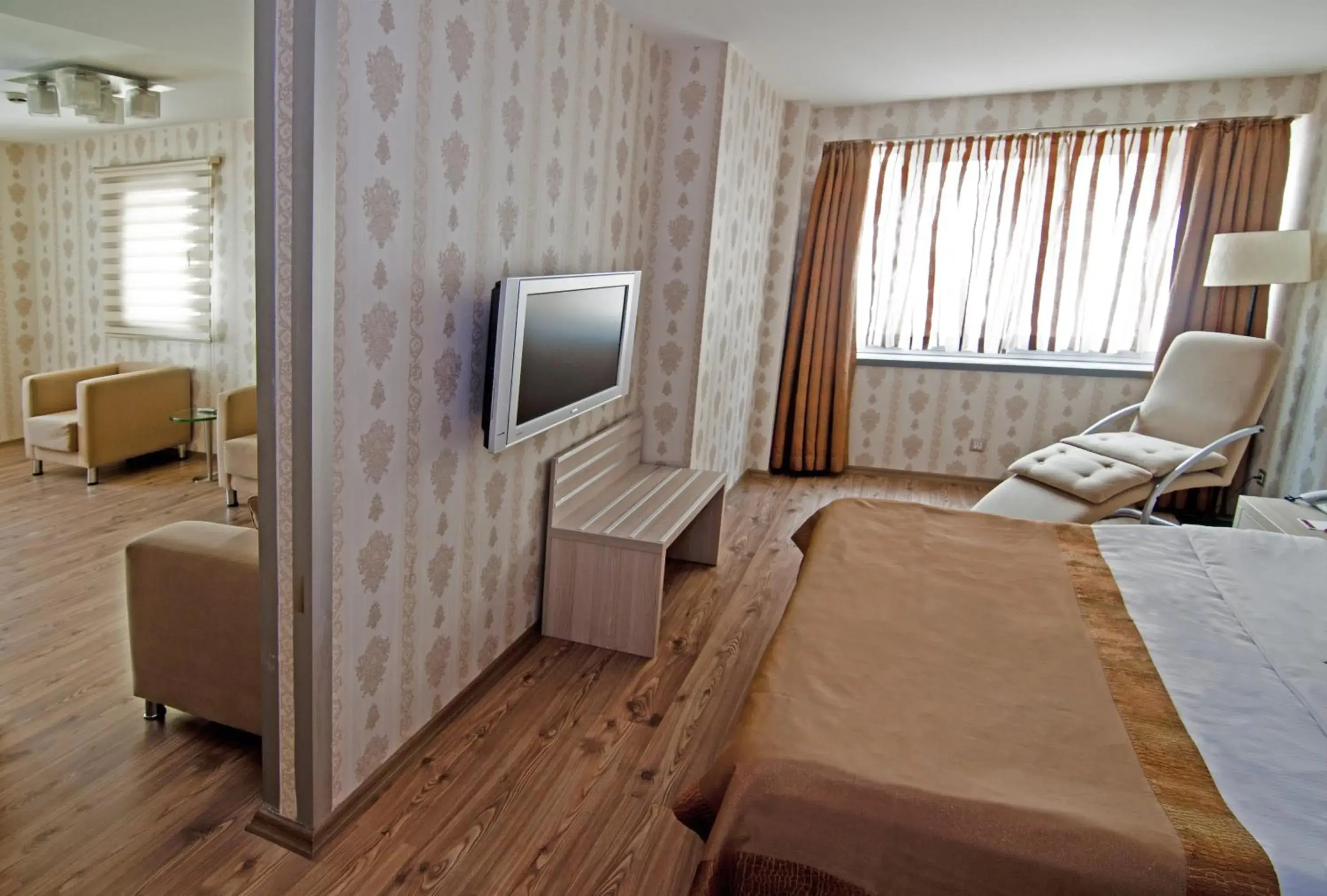 Photo of the whole room, TV/Entertainment Center in Ramada Ankara