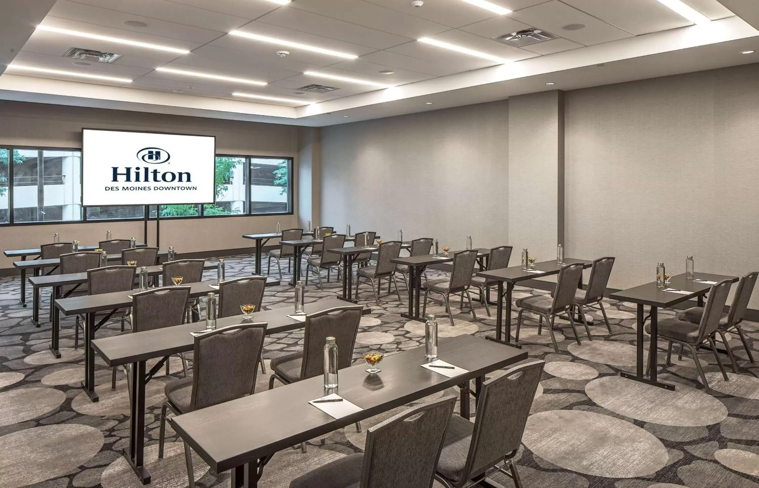 Meeting/conference room, Restaurant/Places to Eat in Hilton Des Moines Downtown
