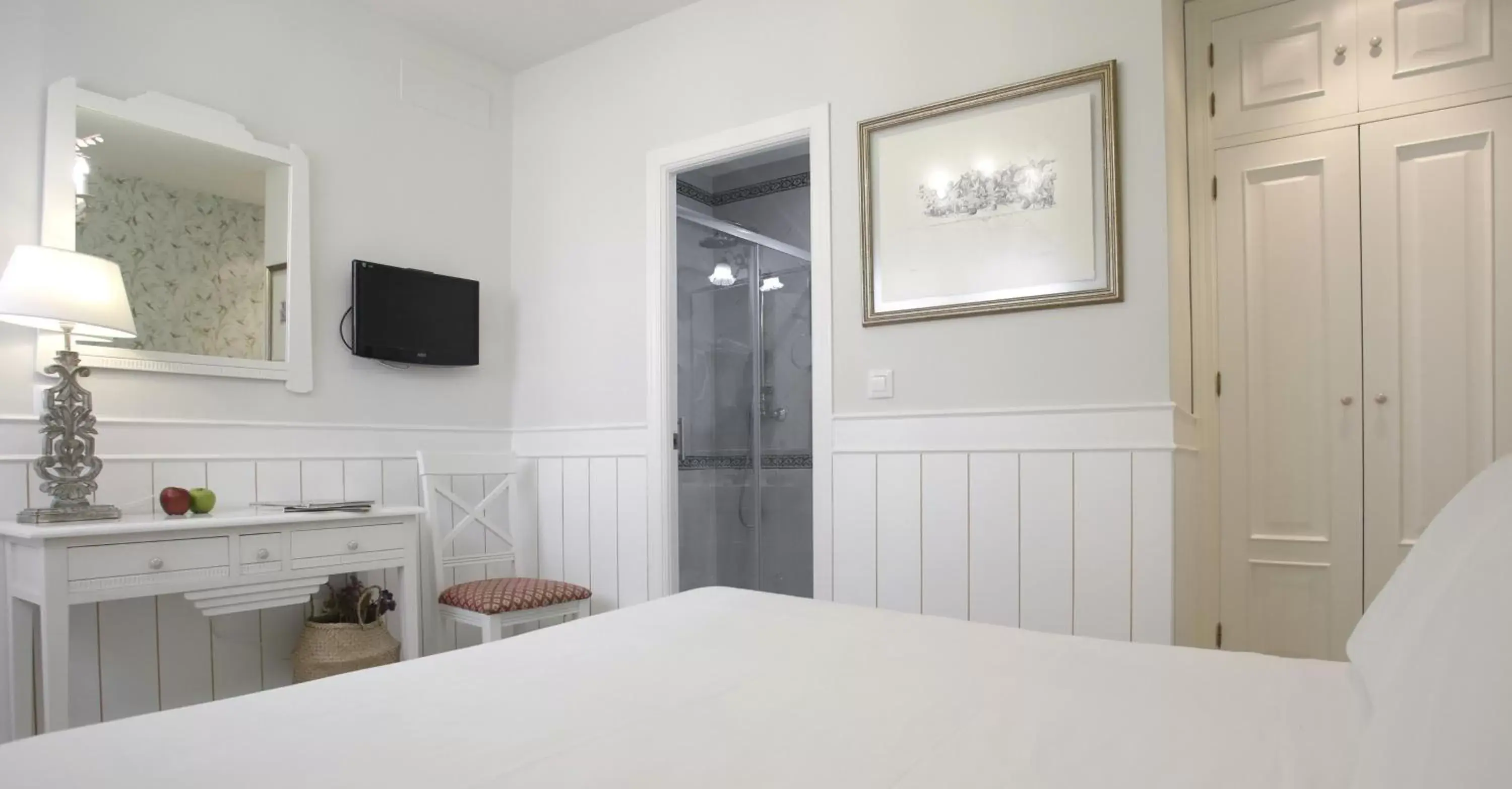 Bedroom, Bed in Basic Hotel Puerta de Sevilla Bedroom, Bed in Basic Hotel Puerta de Sevilla