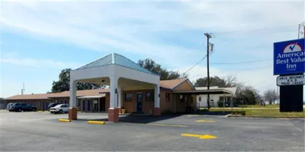 Property building in Americas Best Value Inn Comanche Property building in Americas Best Value Inn Comanche