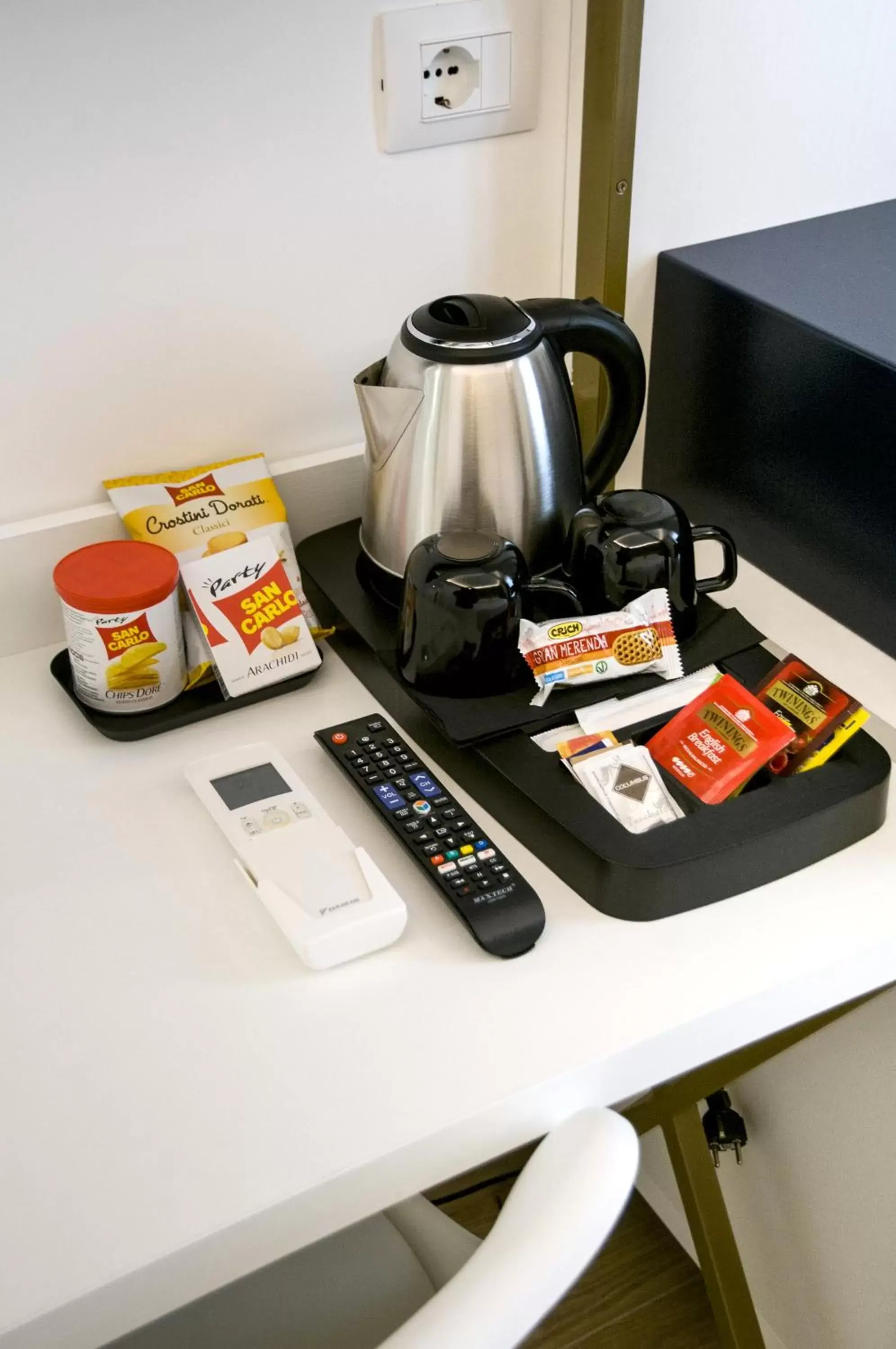 Coffee/tea facilities in Galileo Suite