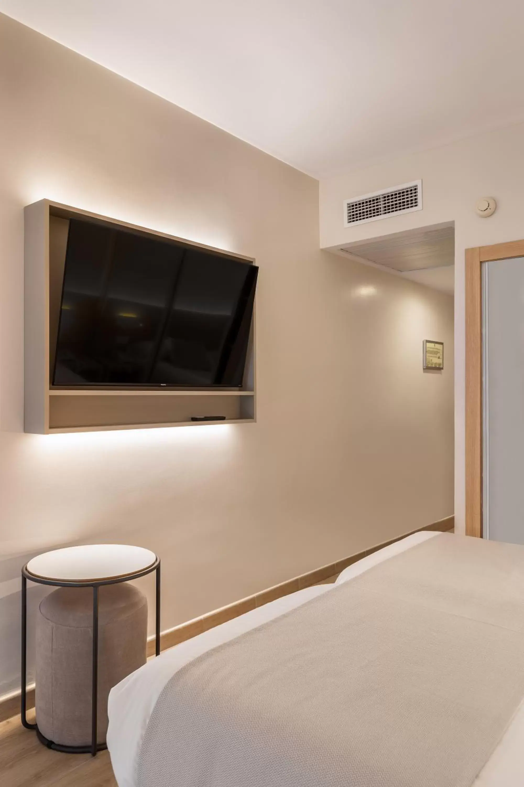 TV and multimedia, TV/Entertainment Center in Hotel Samos