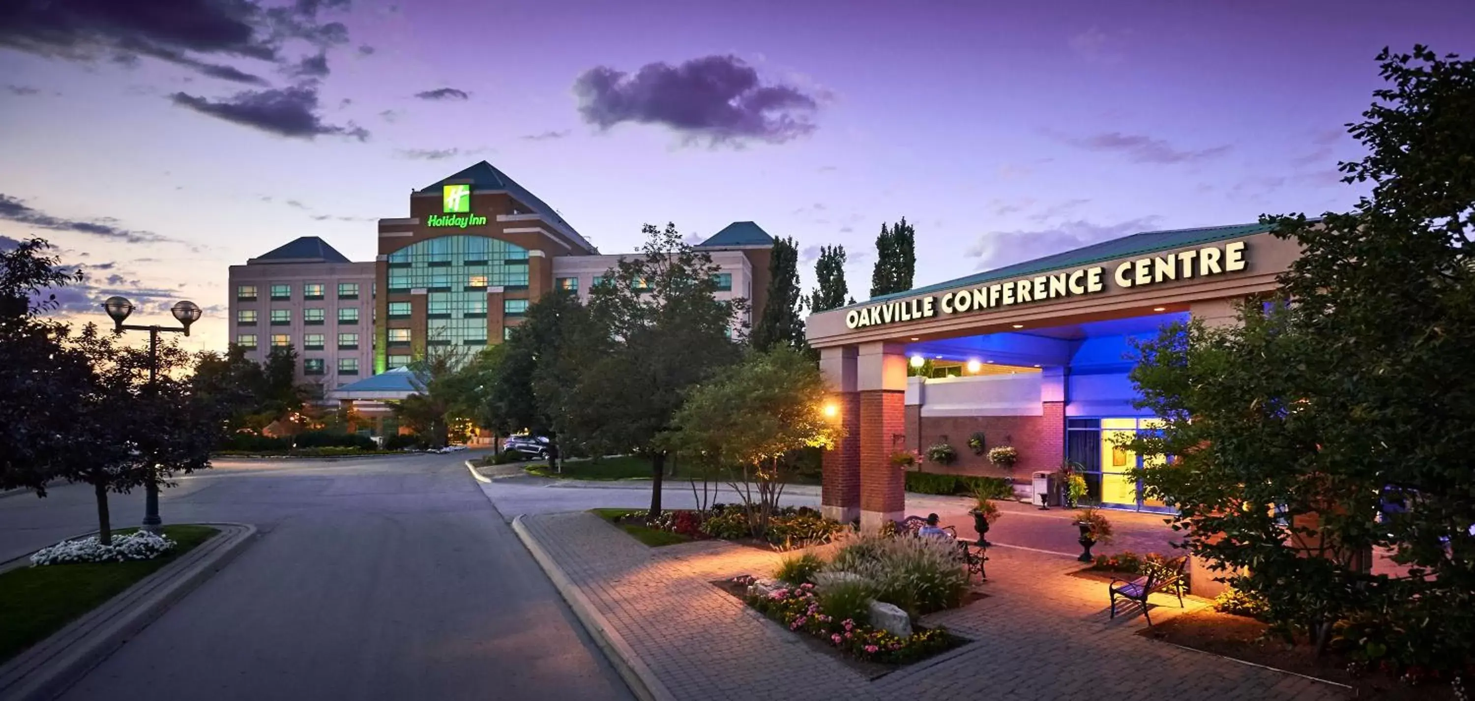 Property building in Holiday Inn & Suites Oakville at Bronte, an IHG Hotel