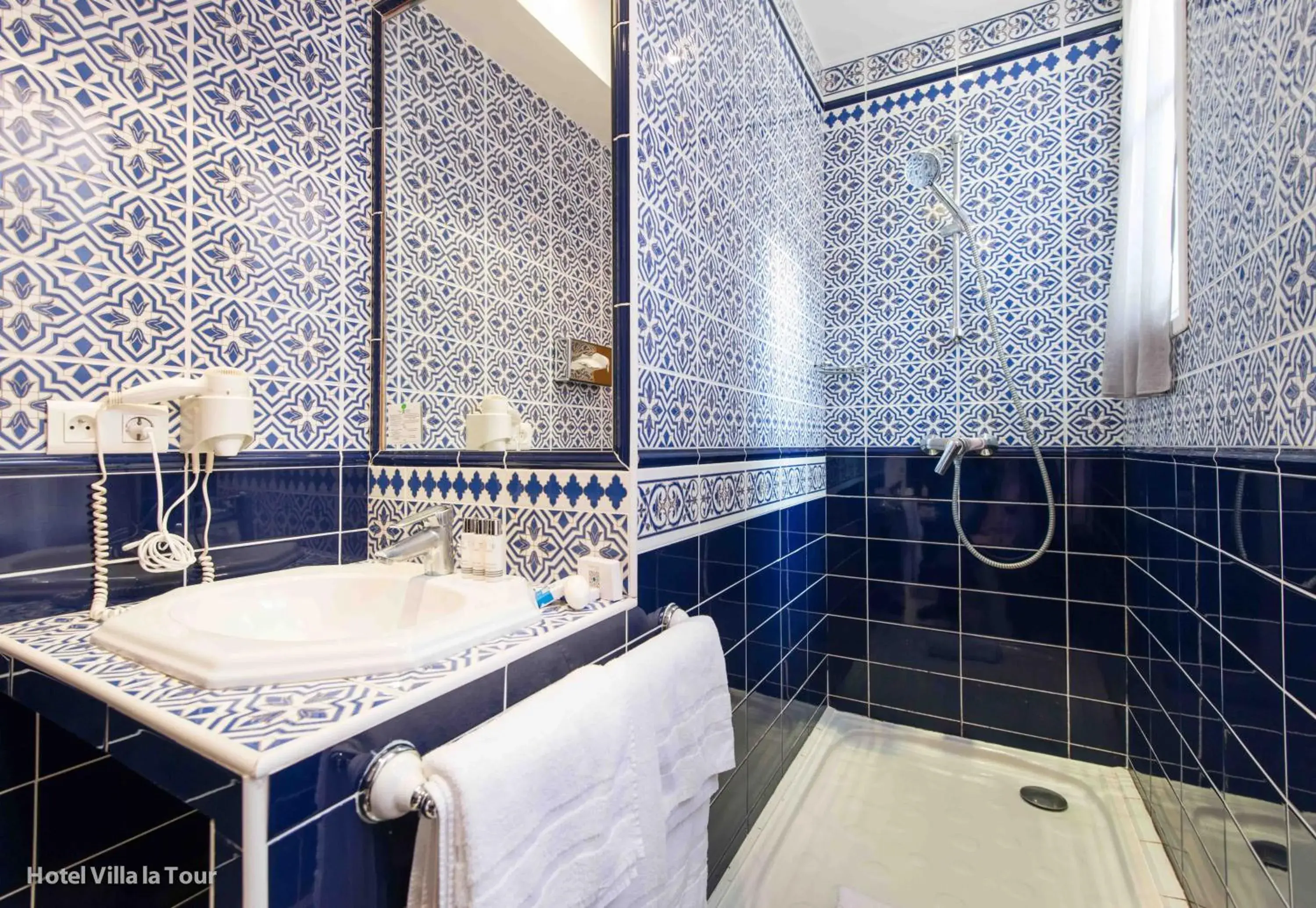 Shower, Bathroom in Hotel Villa La Tour