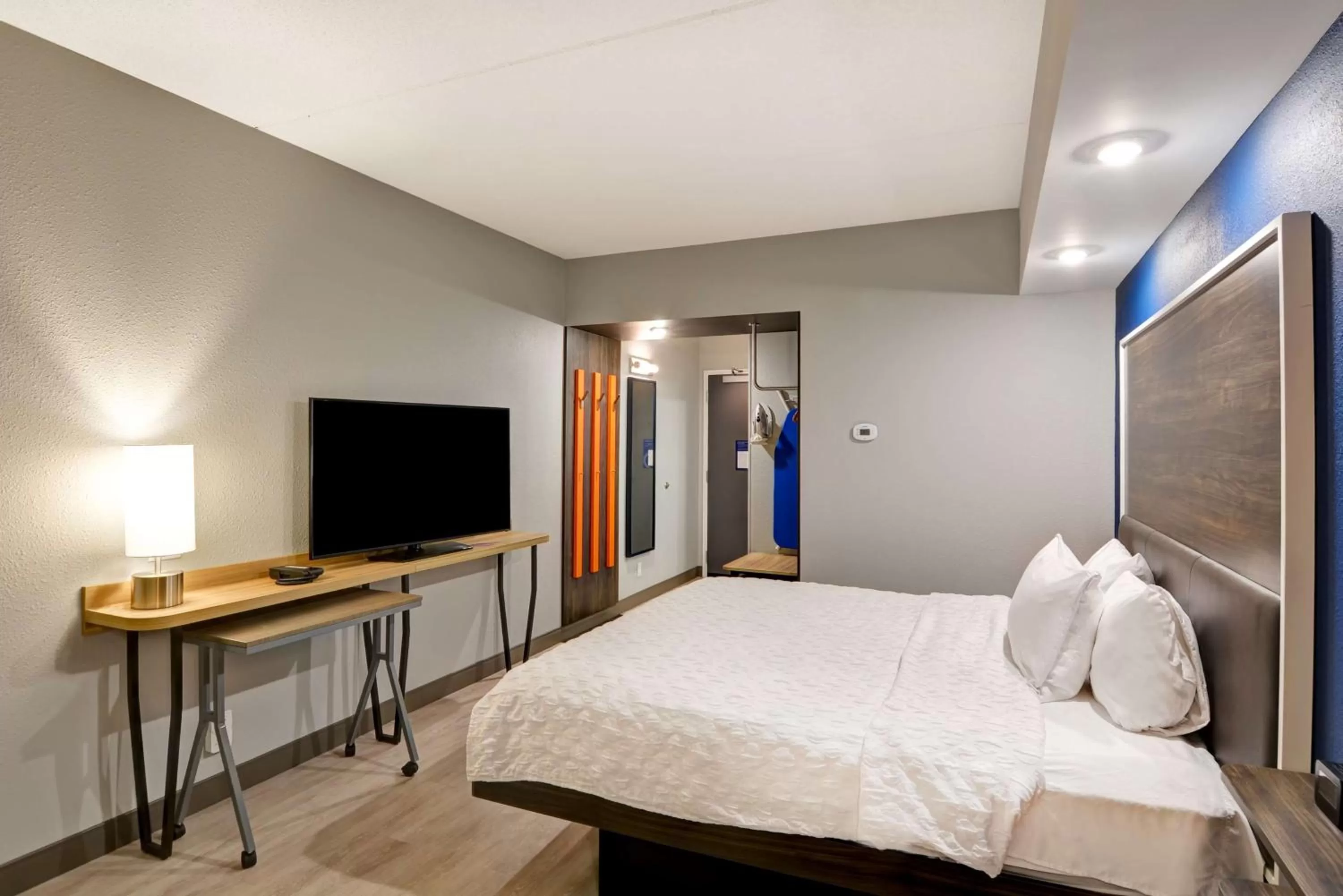 Bedroom, Bed in Tru by Hilton Syracuse North Airport Area