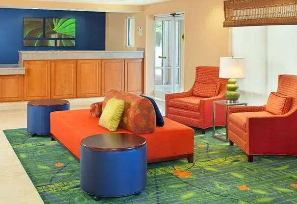 Lounge or bar, Lobby/Reception in Country Inn & Suites by Radisson, Fayetteville I-95, NC