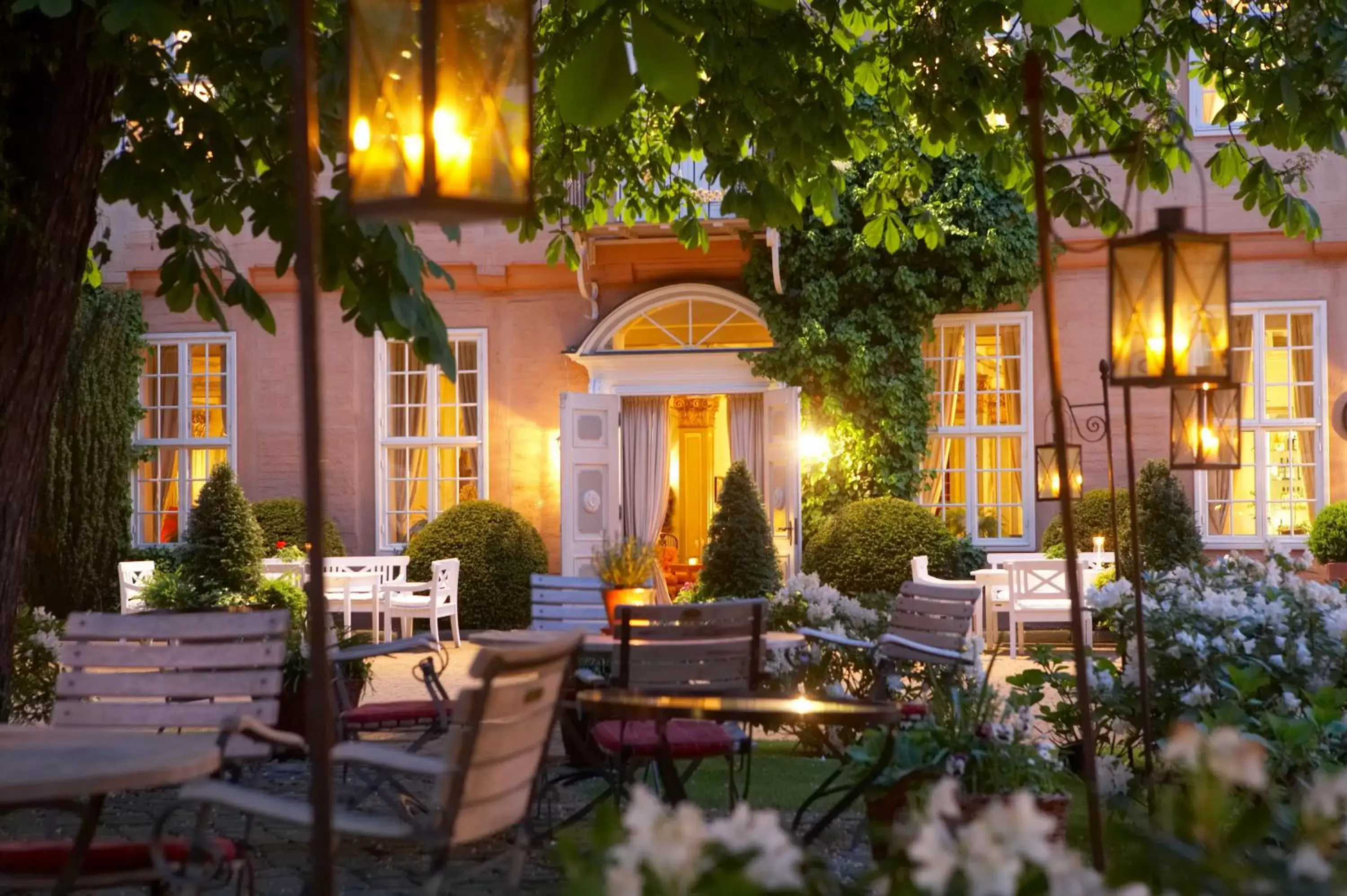 Facade/entrance, Restaurant/Places to Eat in Althoff Hotel Fürstenhof