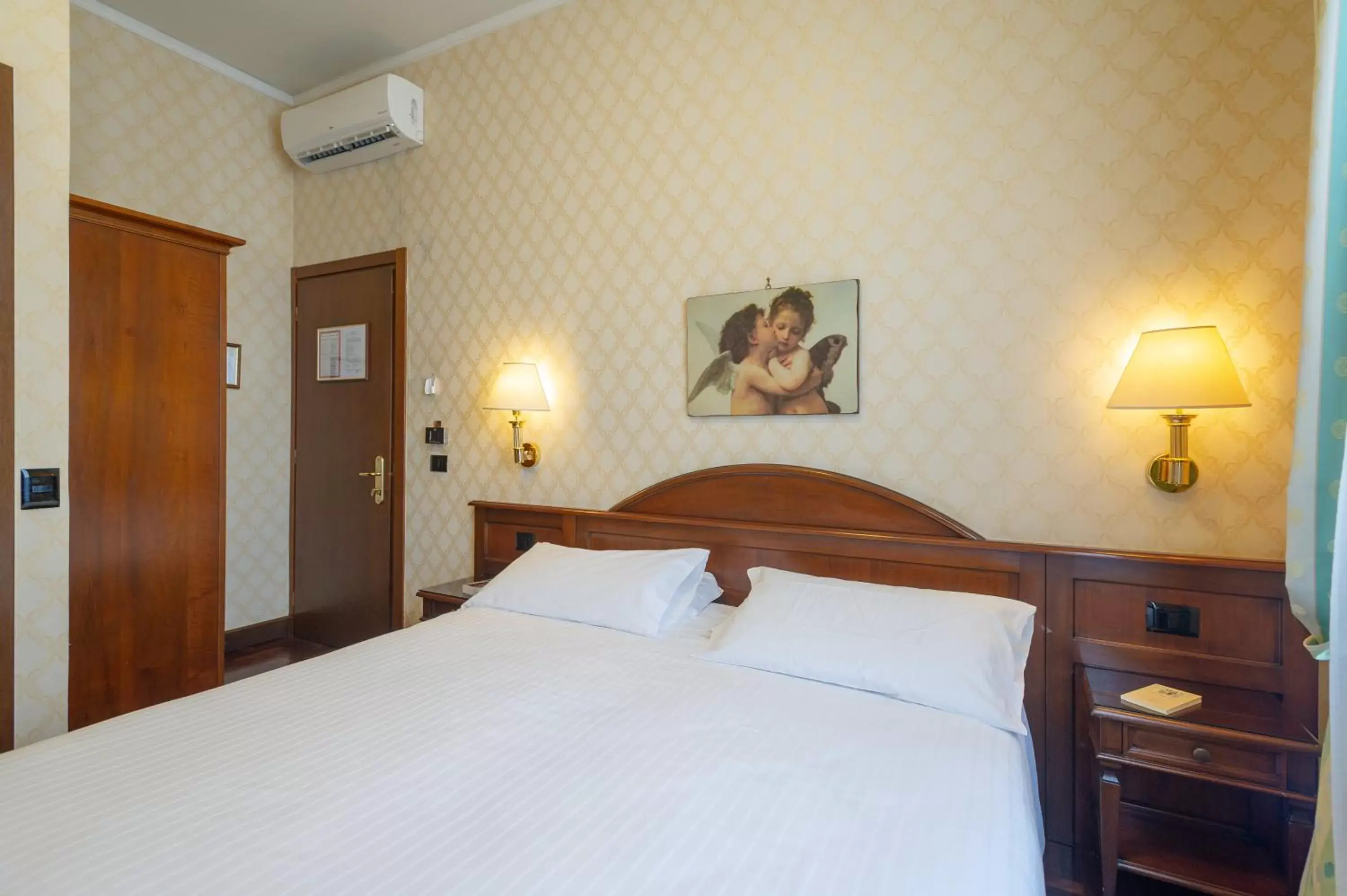 Bed in Hotel Boccaccio