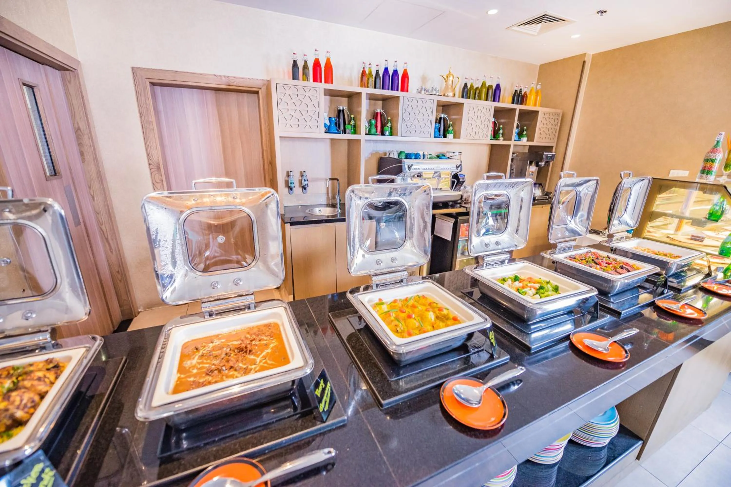 Food in MENA Plaza Hotel Albarsha At The Mall