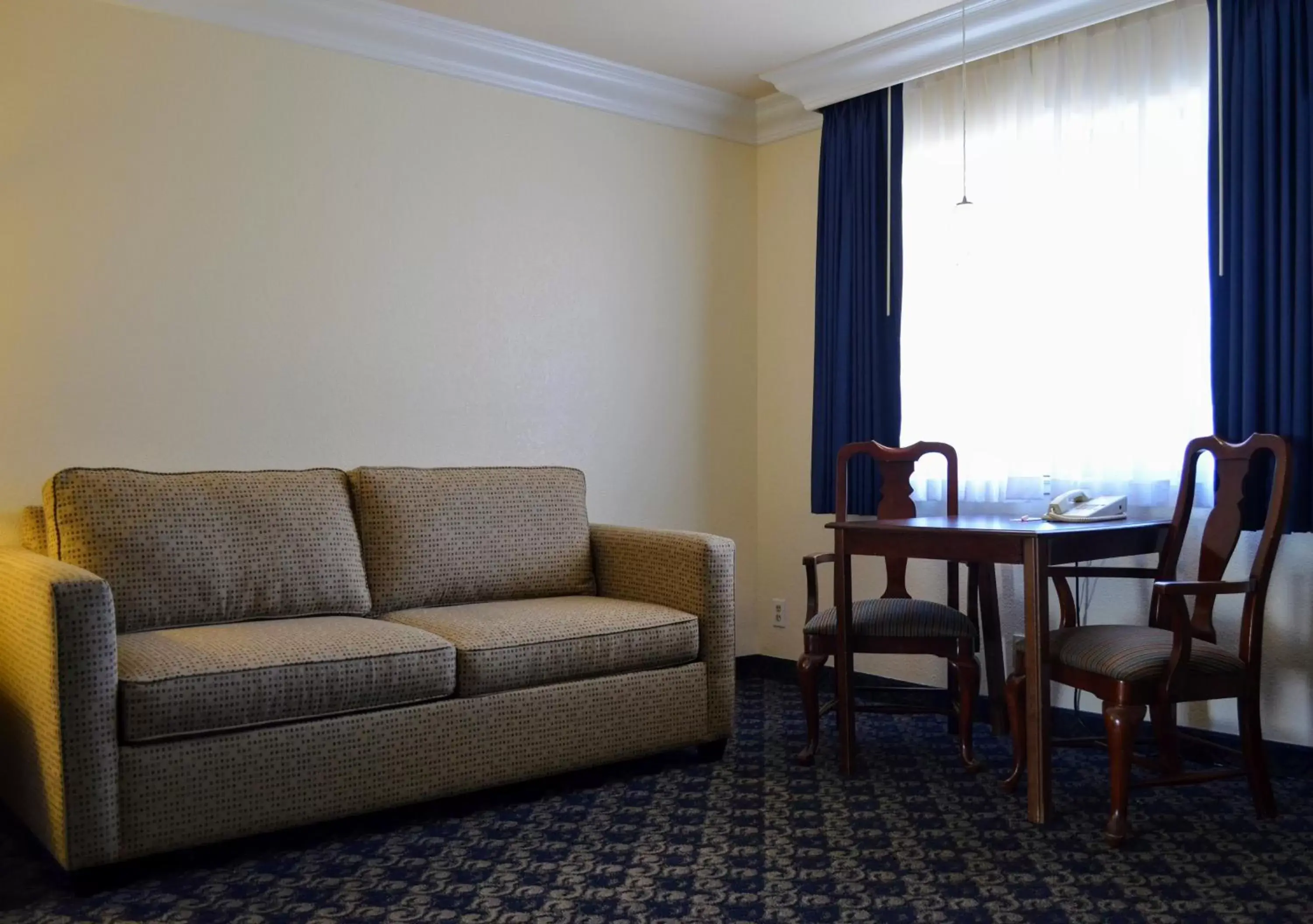 Living room, Seating Area in Sands Inn & Suites