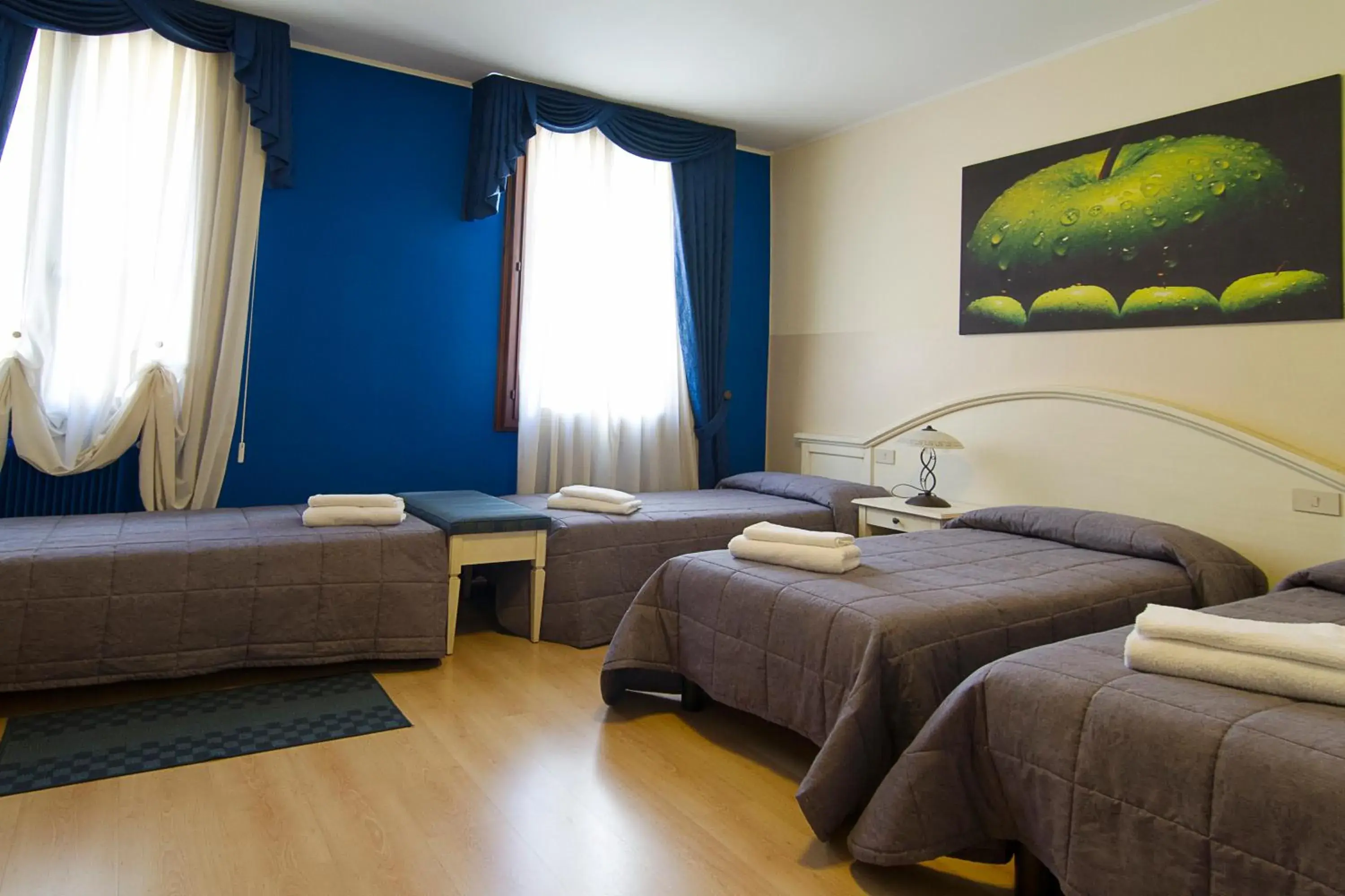 Bathroom, Bed in Hotel La Terrazza