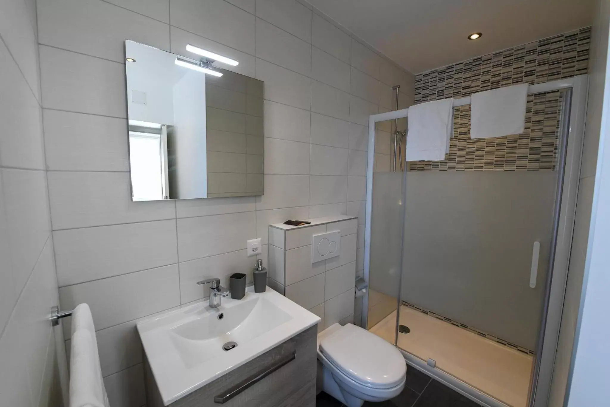 Bathroom in Hotel de France