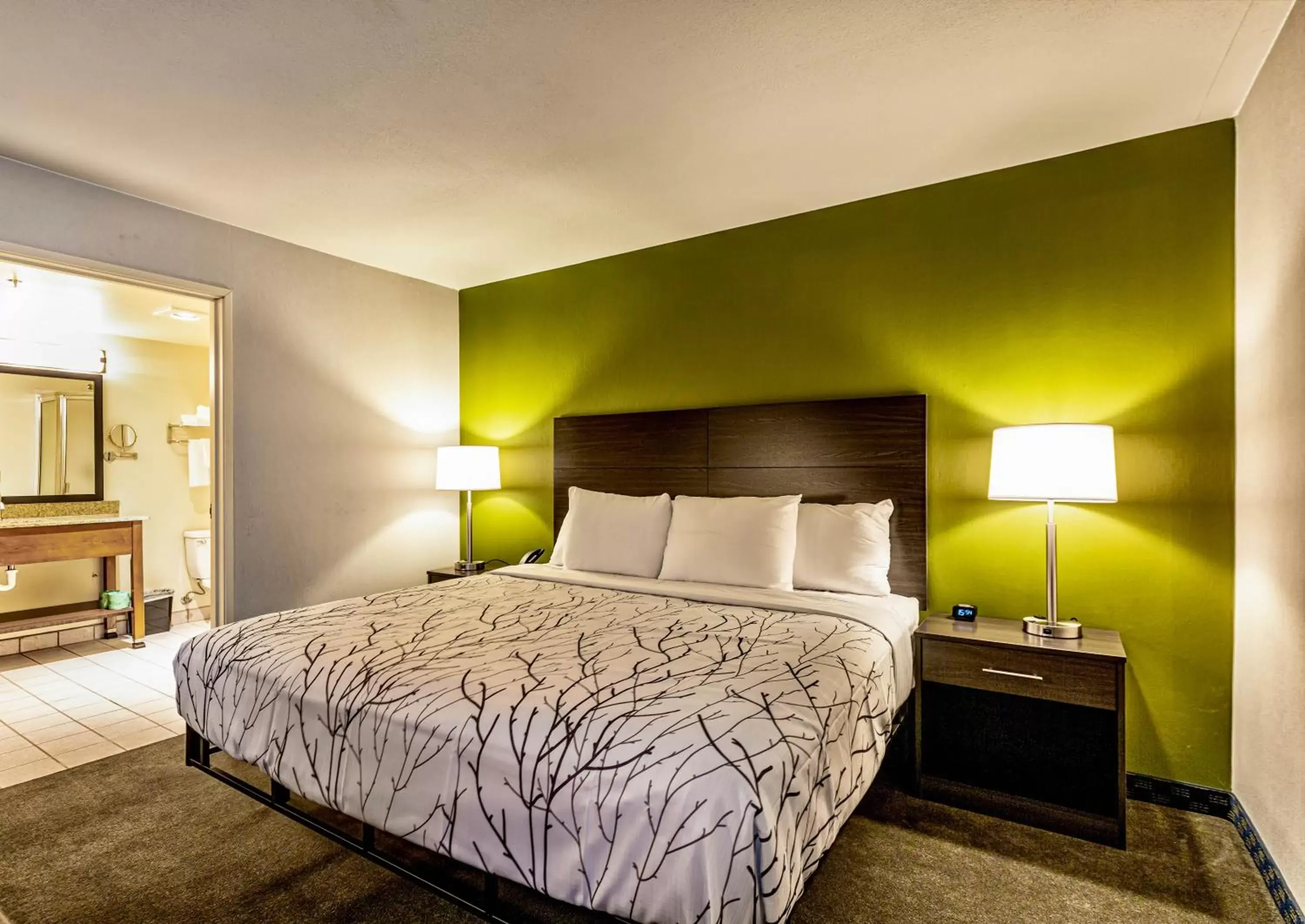 Bed in SureStay Plus Hotel by Best Western SeaTac Airport